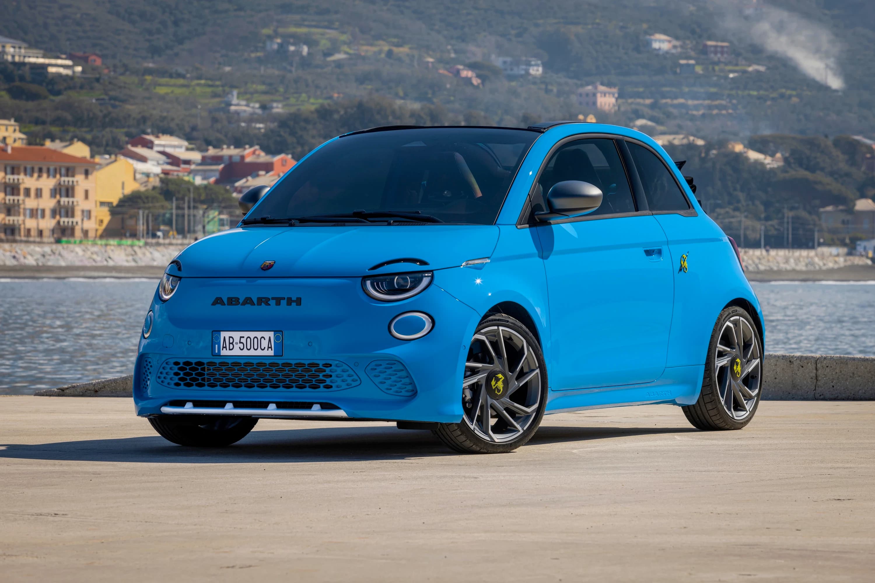 Abarth 500e Cabrio photo