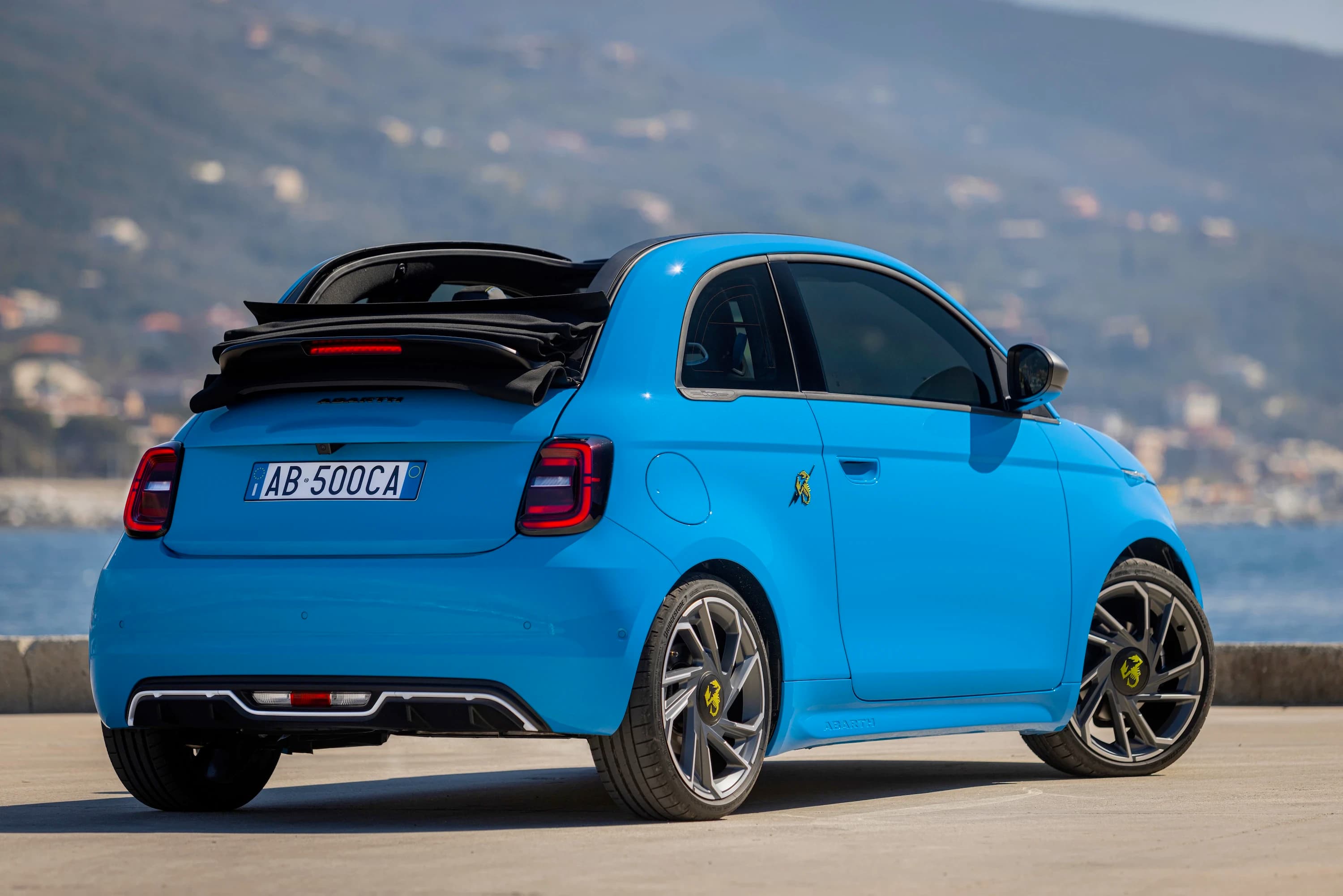 Abarth 500e Cabrio photo