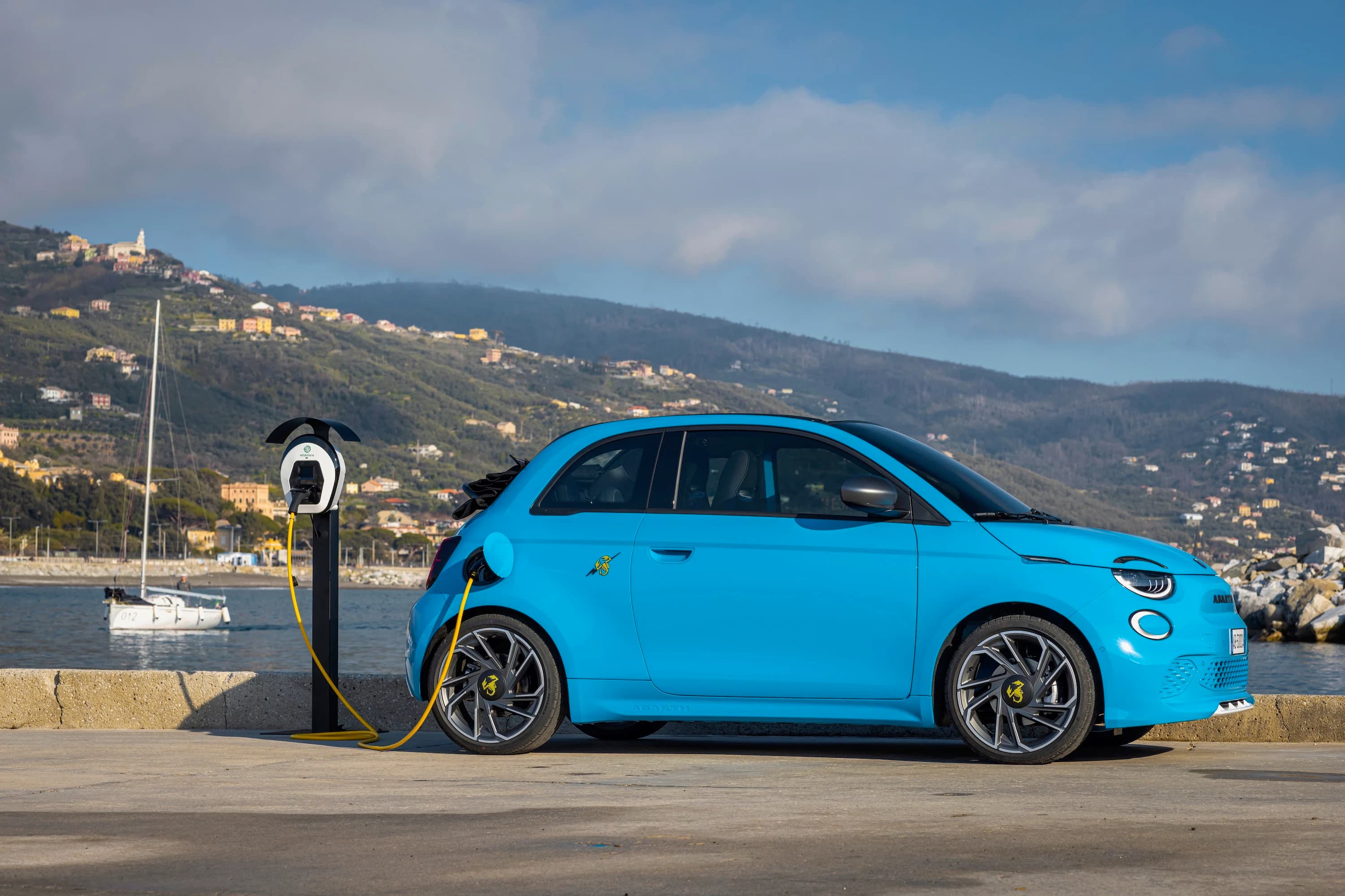 Abarth 500e Cabrio photo