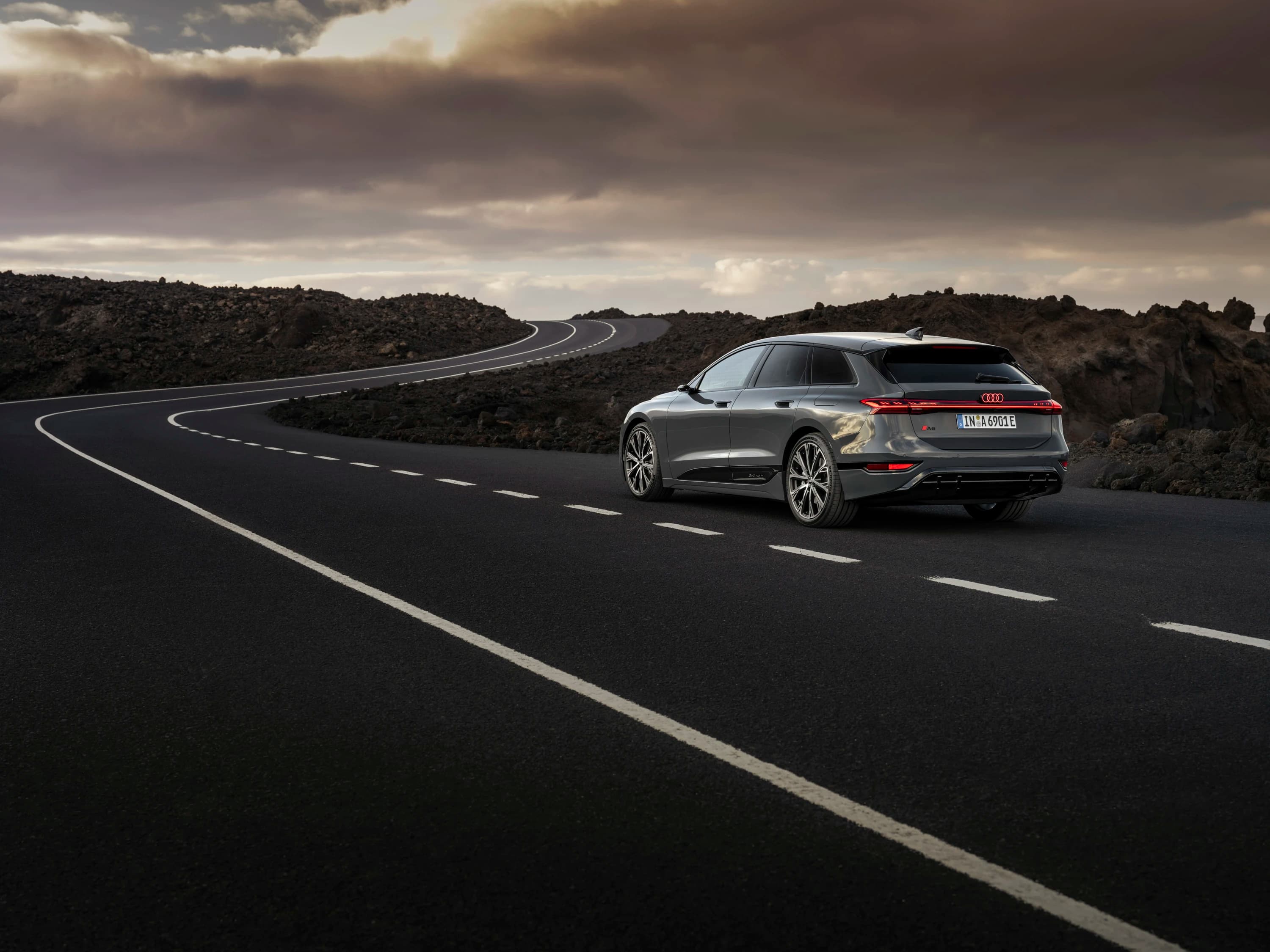 Audi S6 Avant e-tron photo