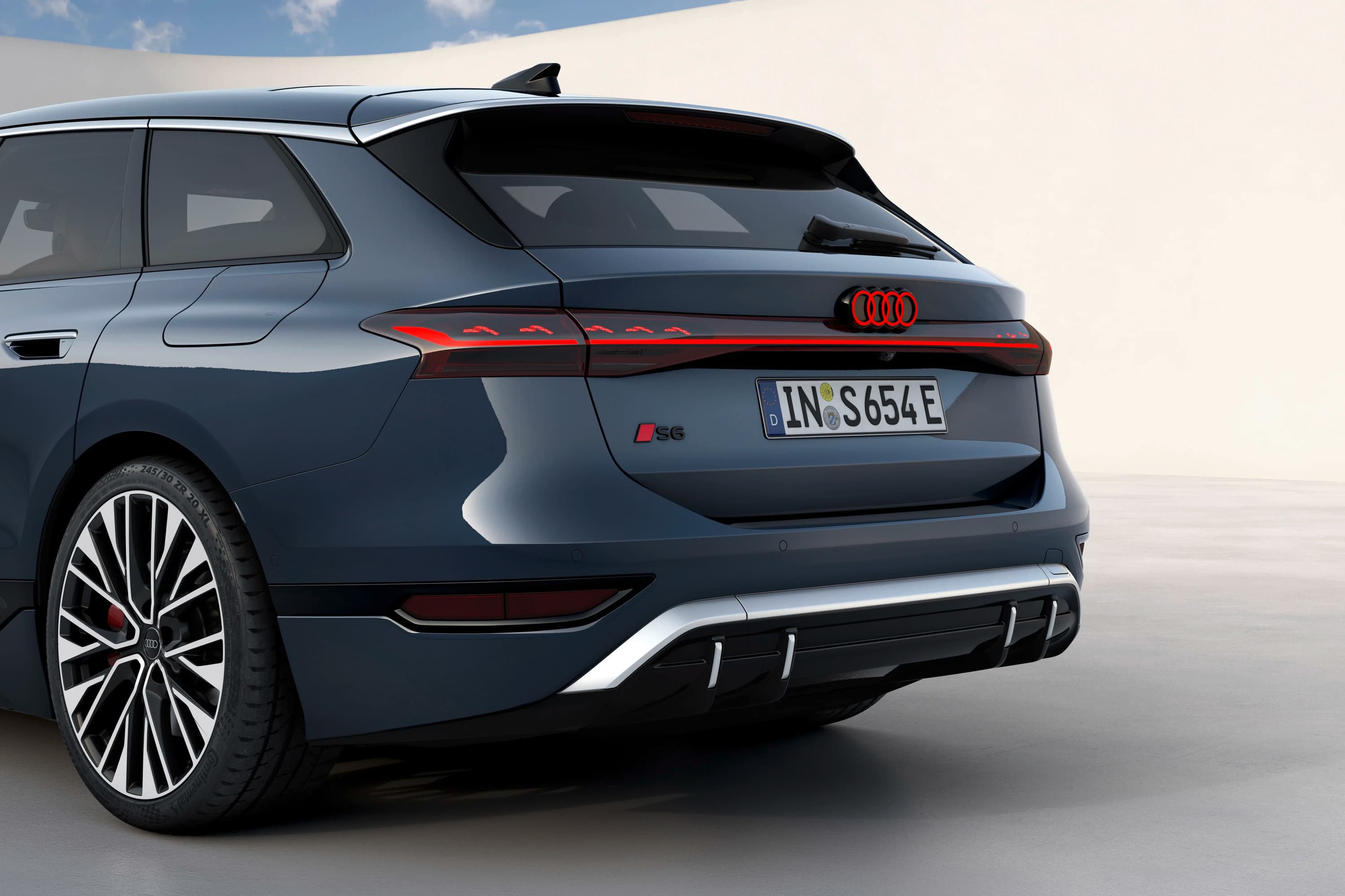 Audi S6 Avant e-tron photo