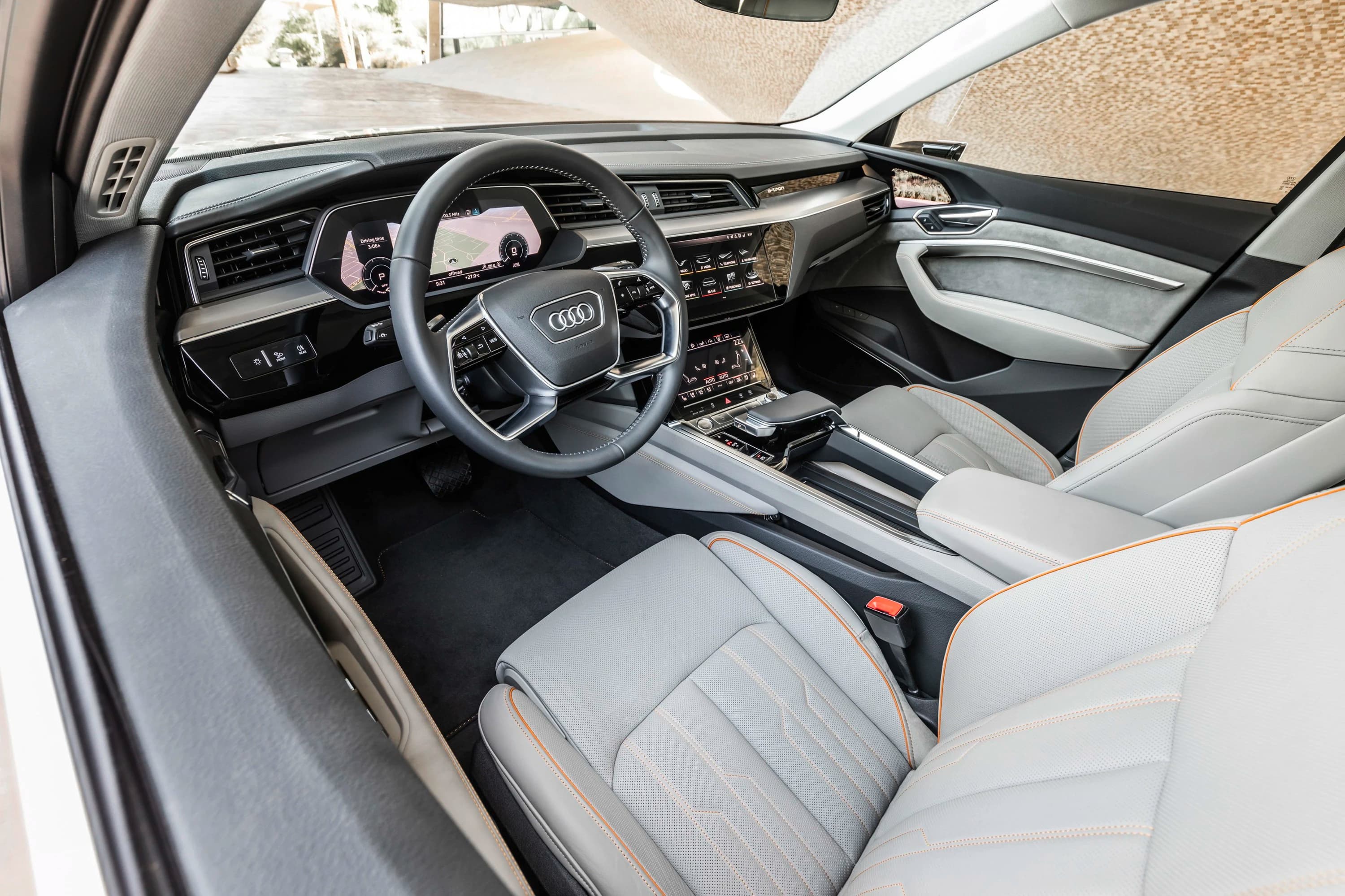 Audi e-tron 55 photo