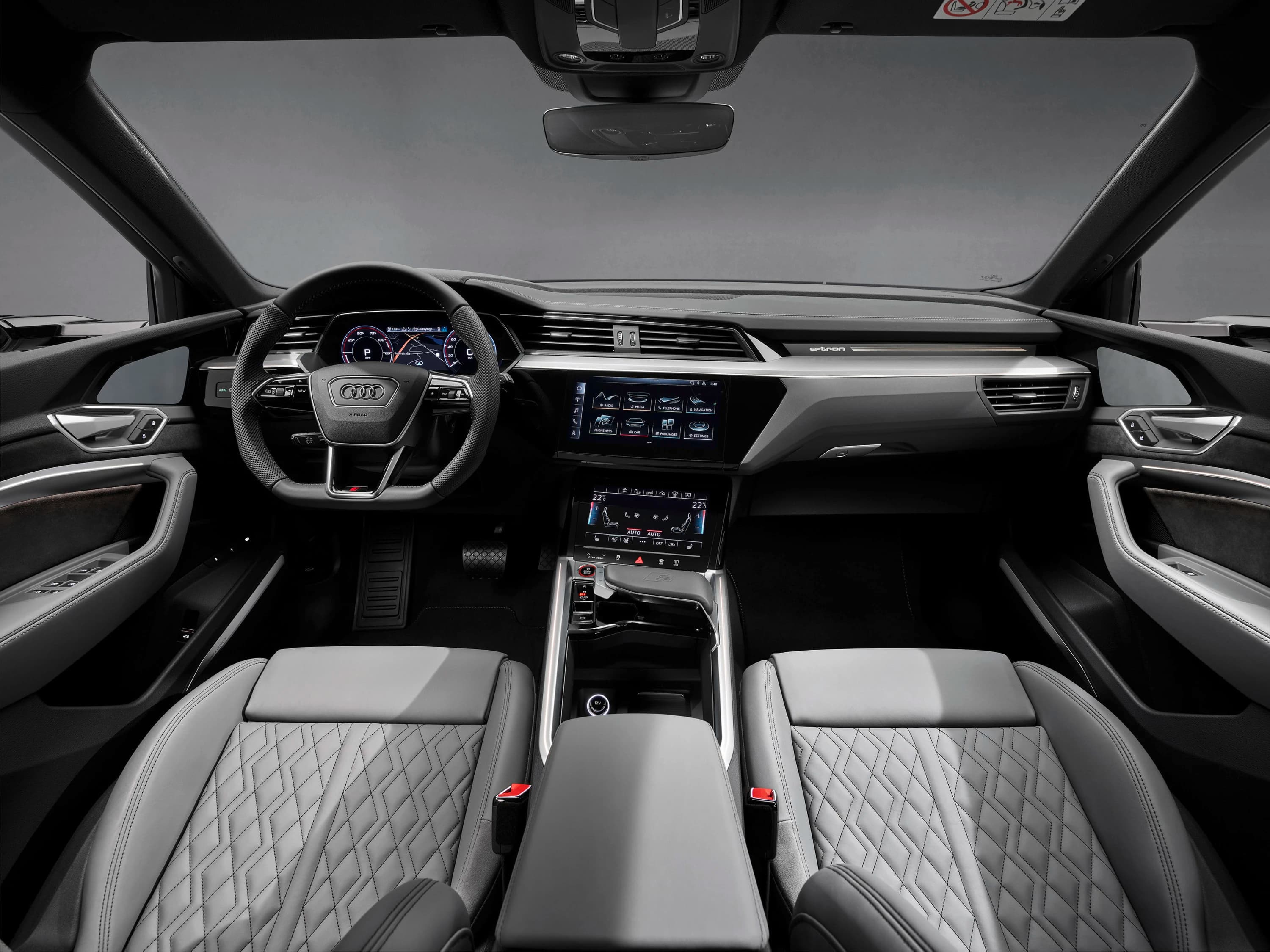 Audi e-tron 55 photo
