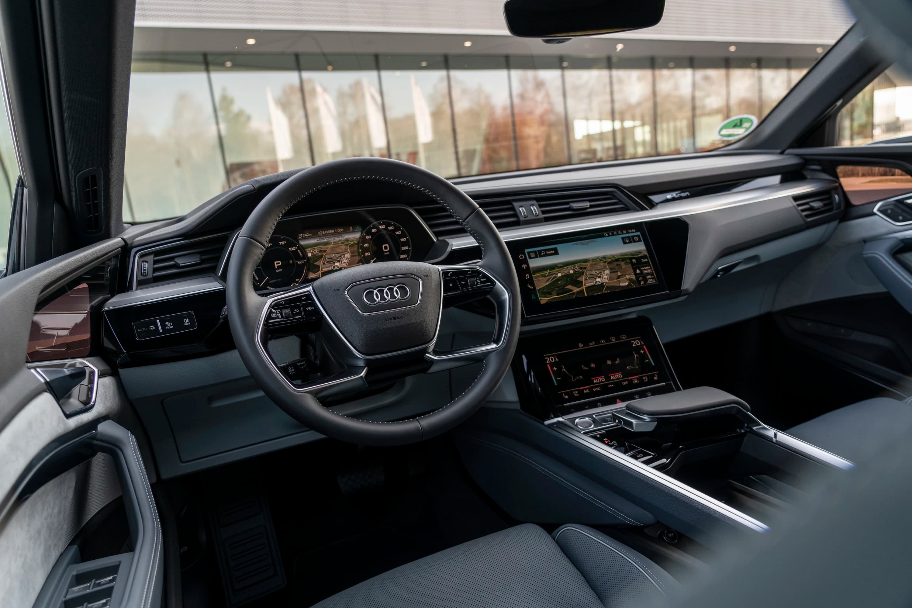 Audi e-tron 55 photo
