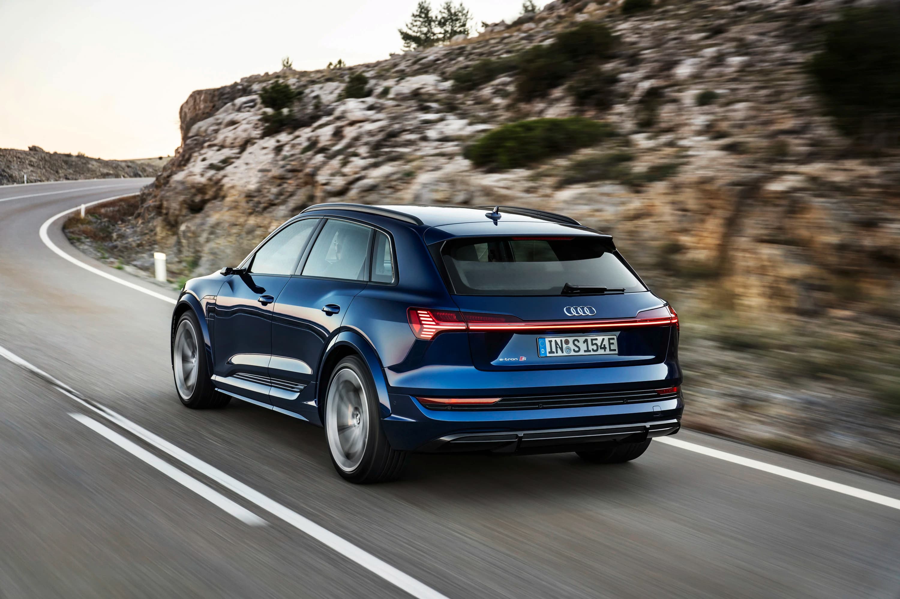 Audi e-tron S photo
