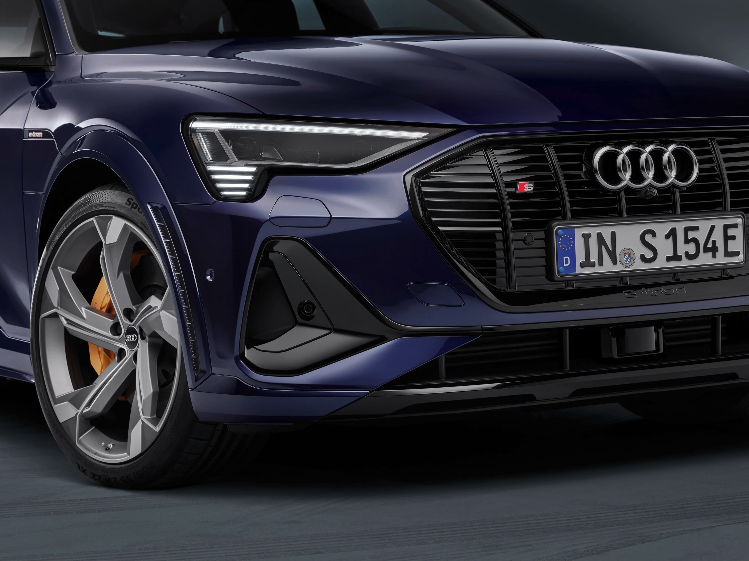 Audi e-tron S photo