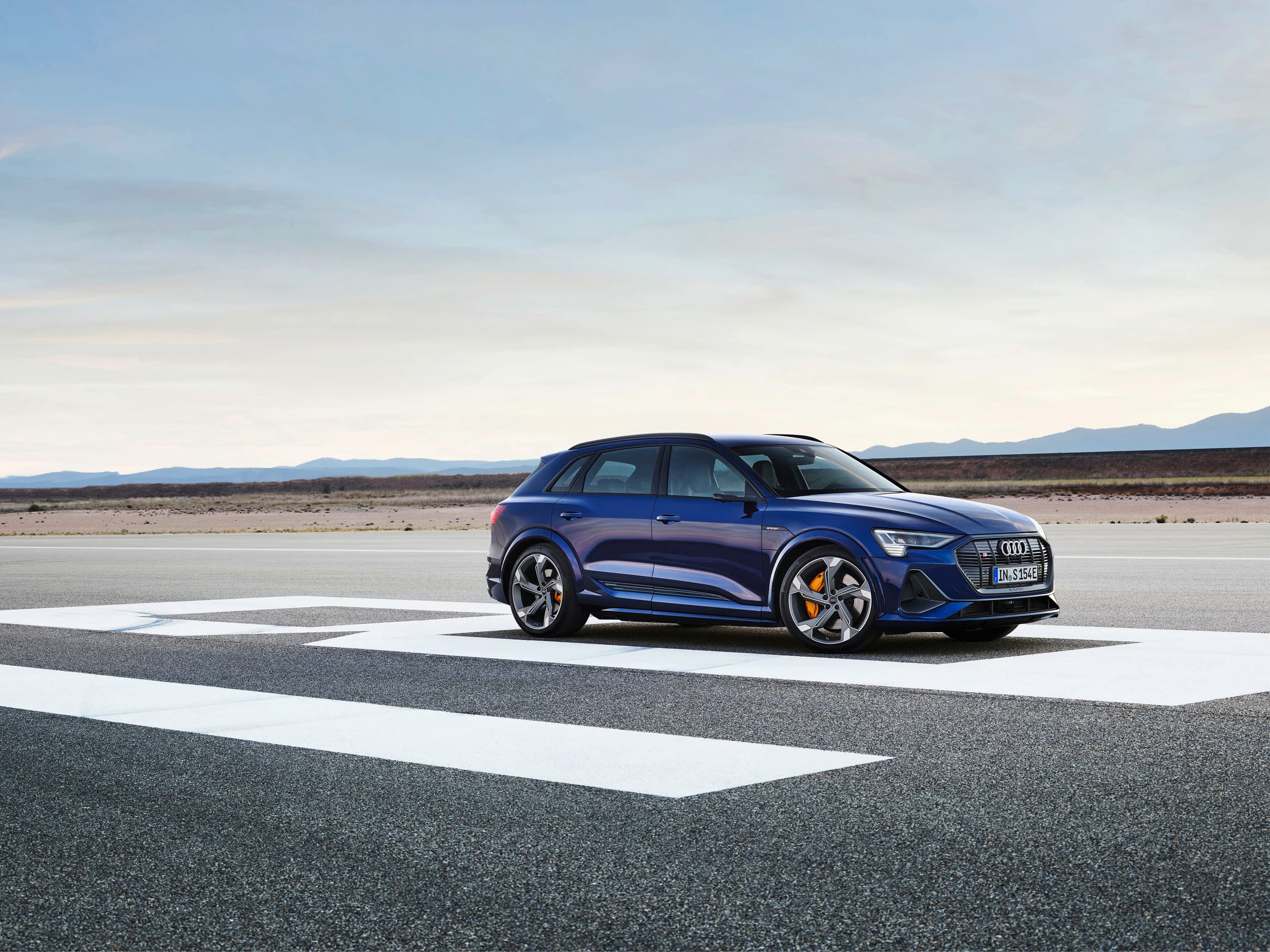 Audi e-tron S photo