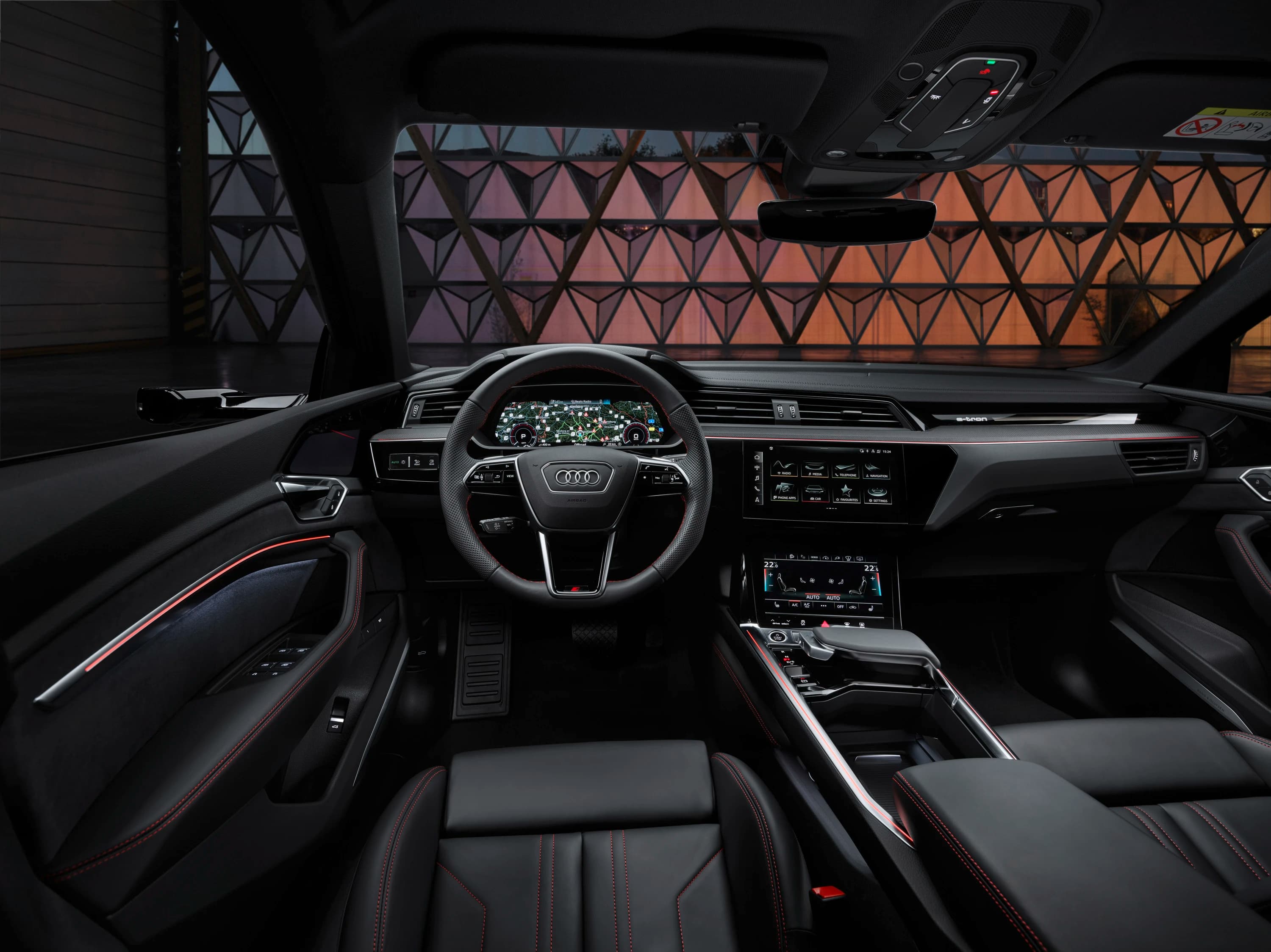Audi Q8 55 e-tron photo