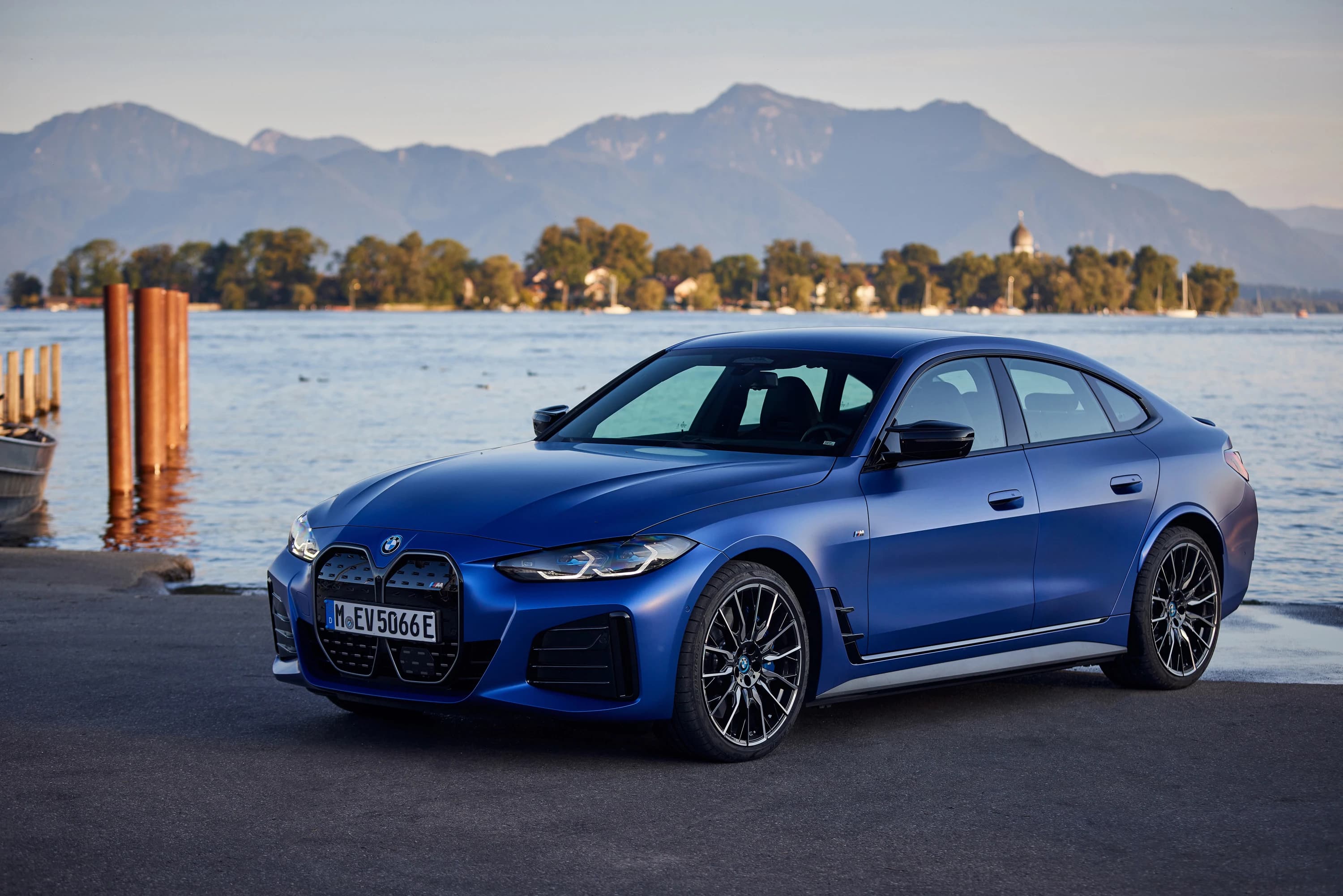 BMW i4 M50 photo