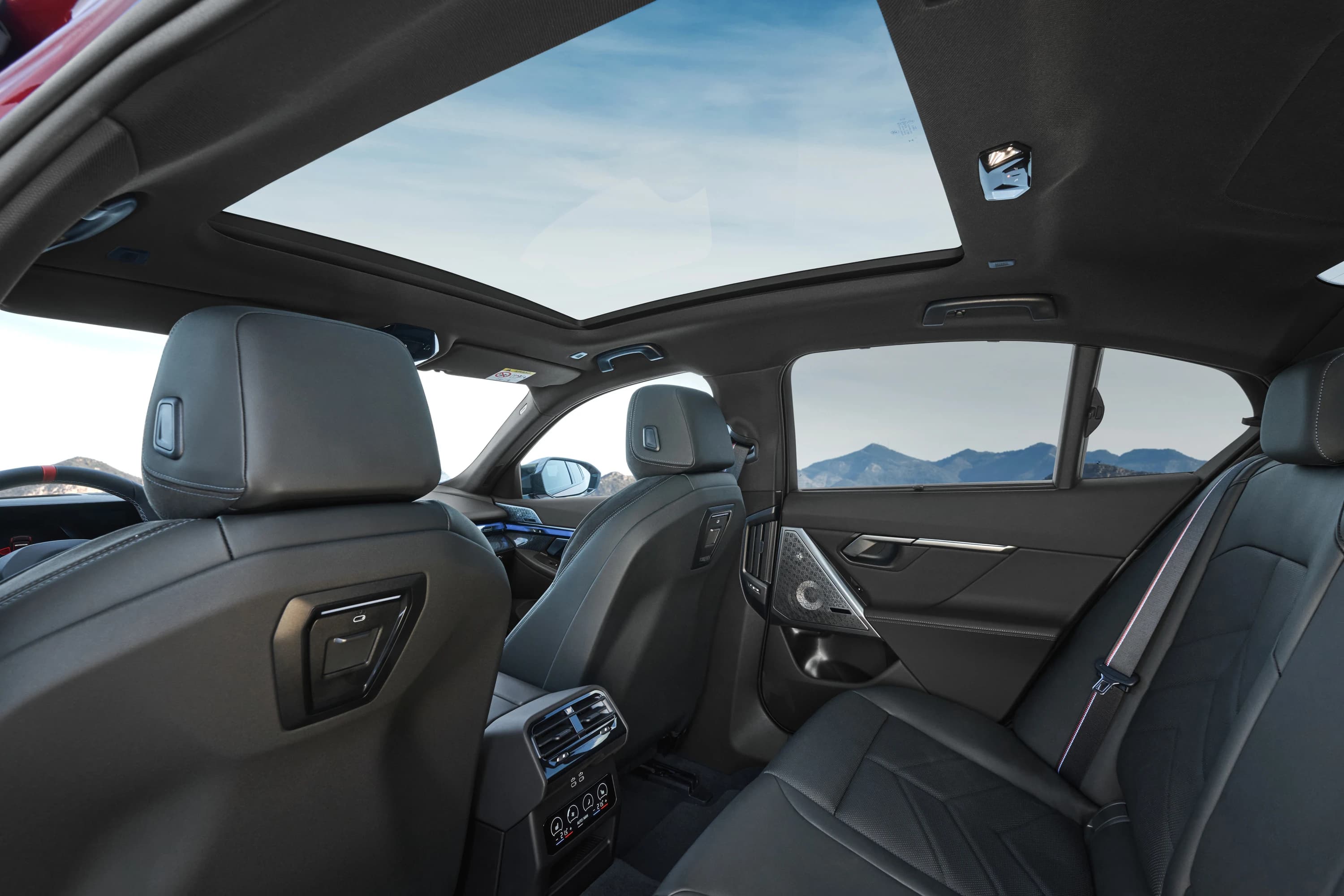 BMW i5 M60 xDrive photo
