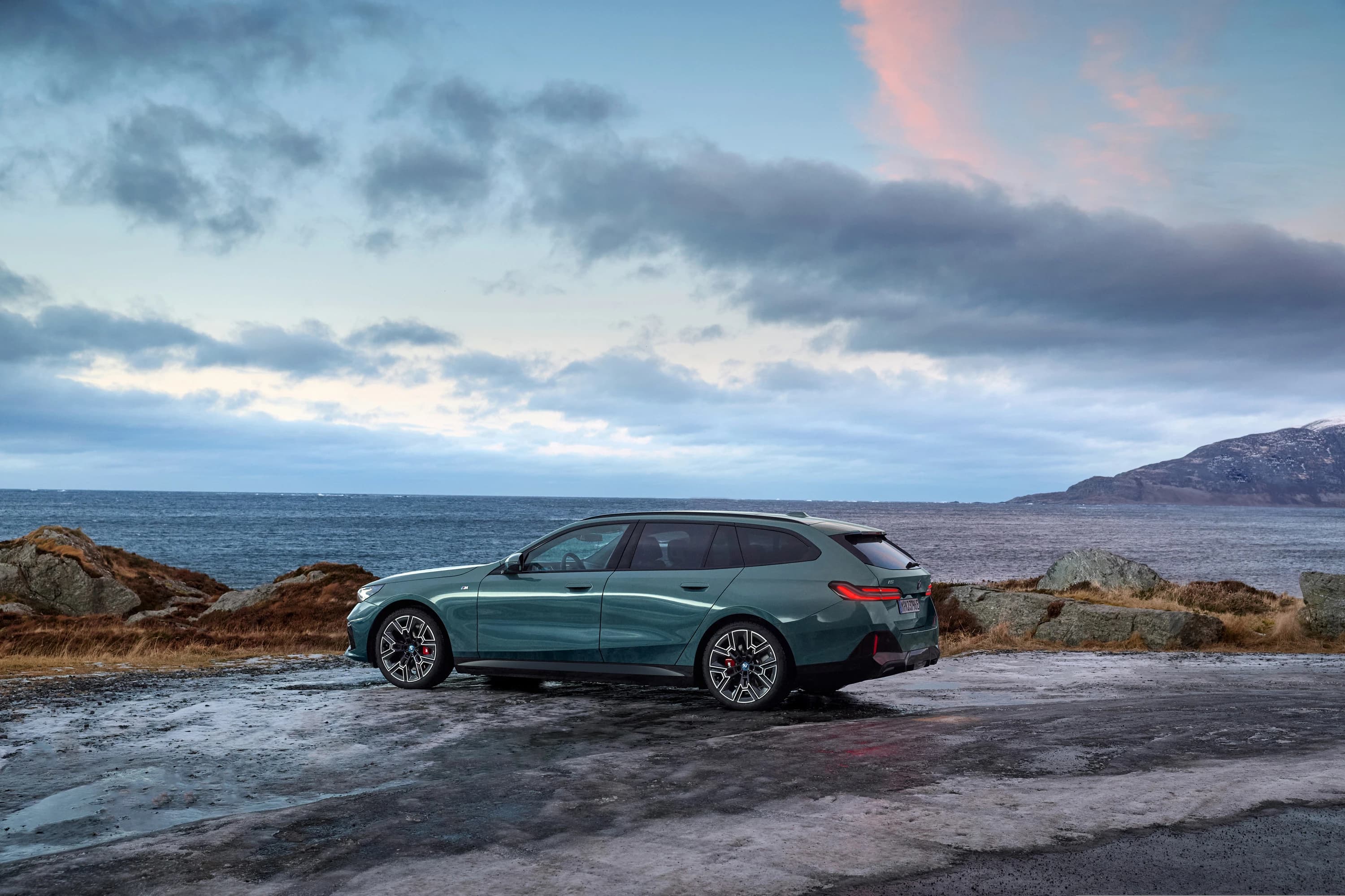 BMW i5 M60 xDrive Touring photo