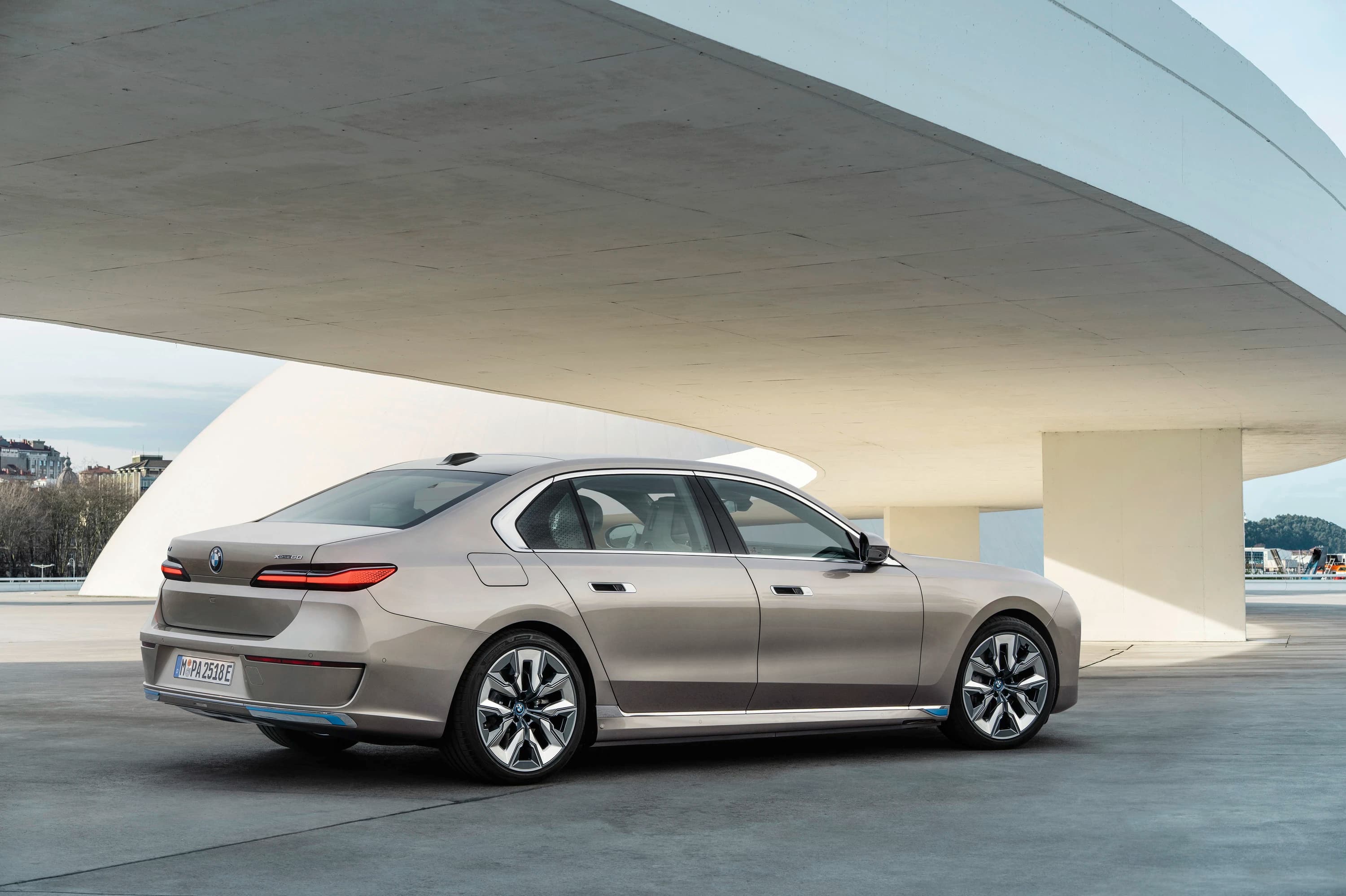 BMW i7 xDrive60 (GEN1) photo