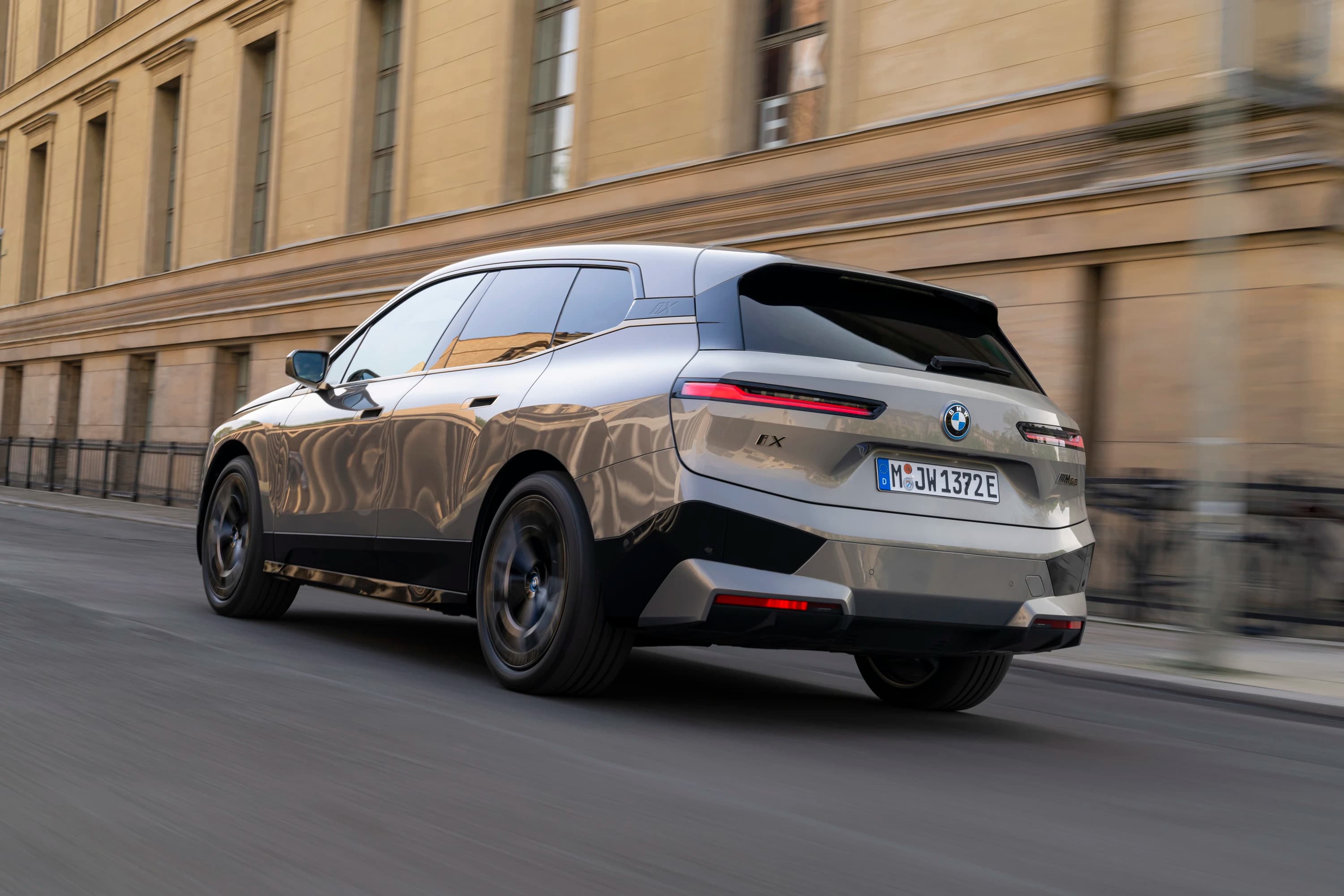 BMW iX M60 photo
