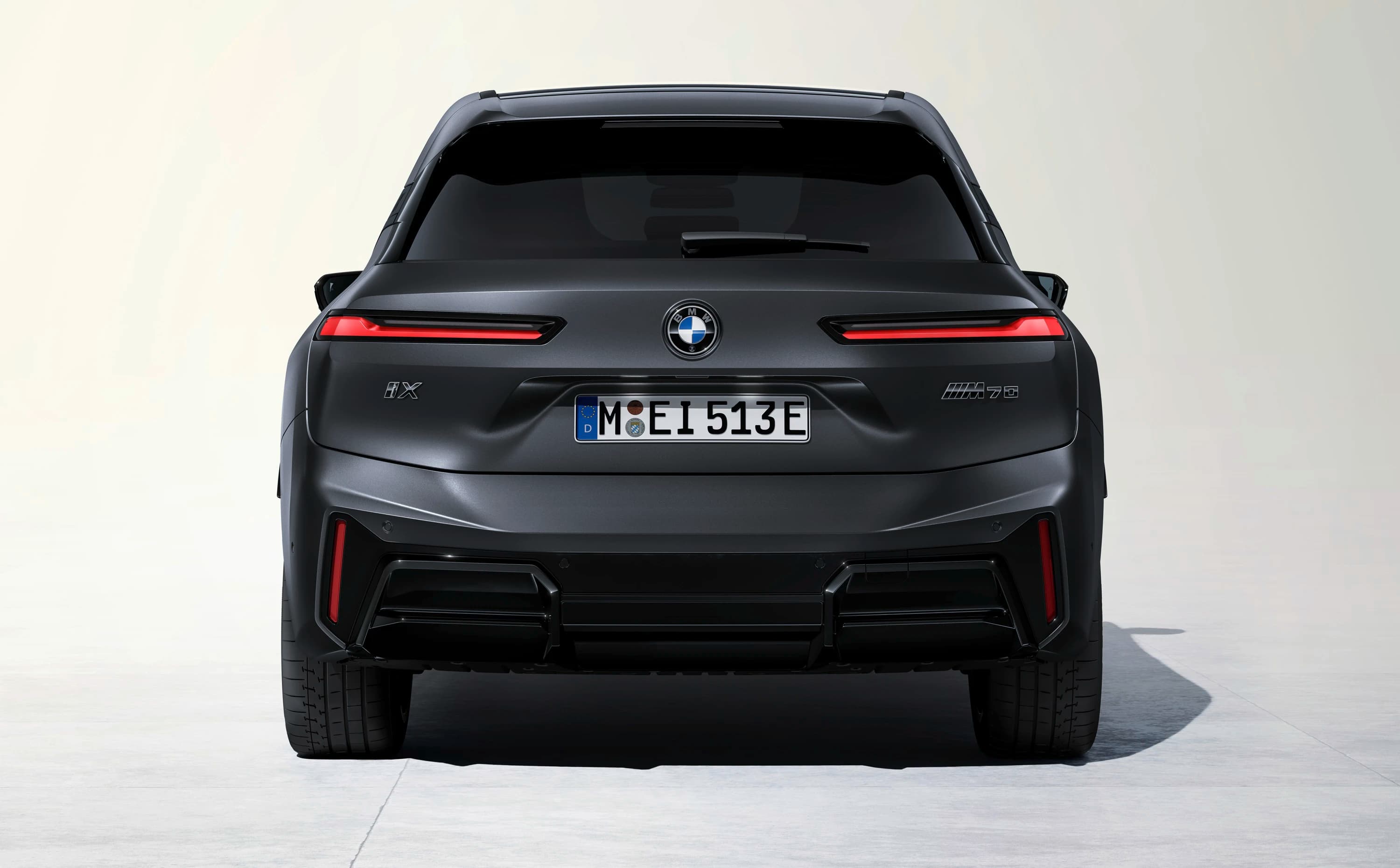 BMW iX M70 xDrive photo