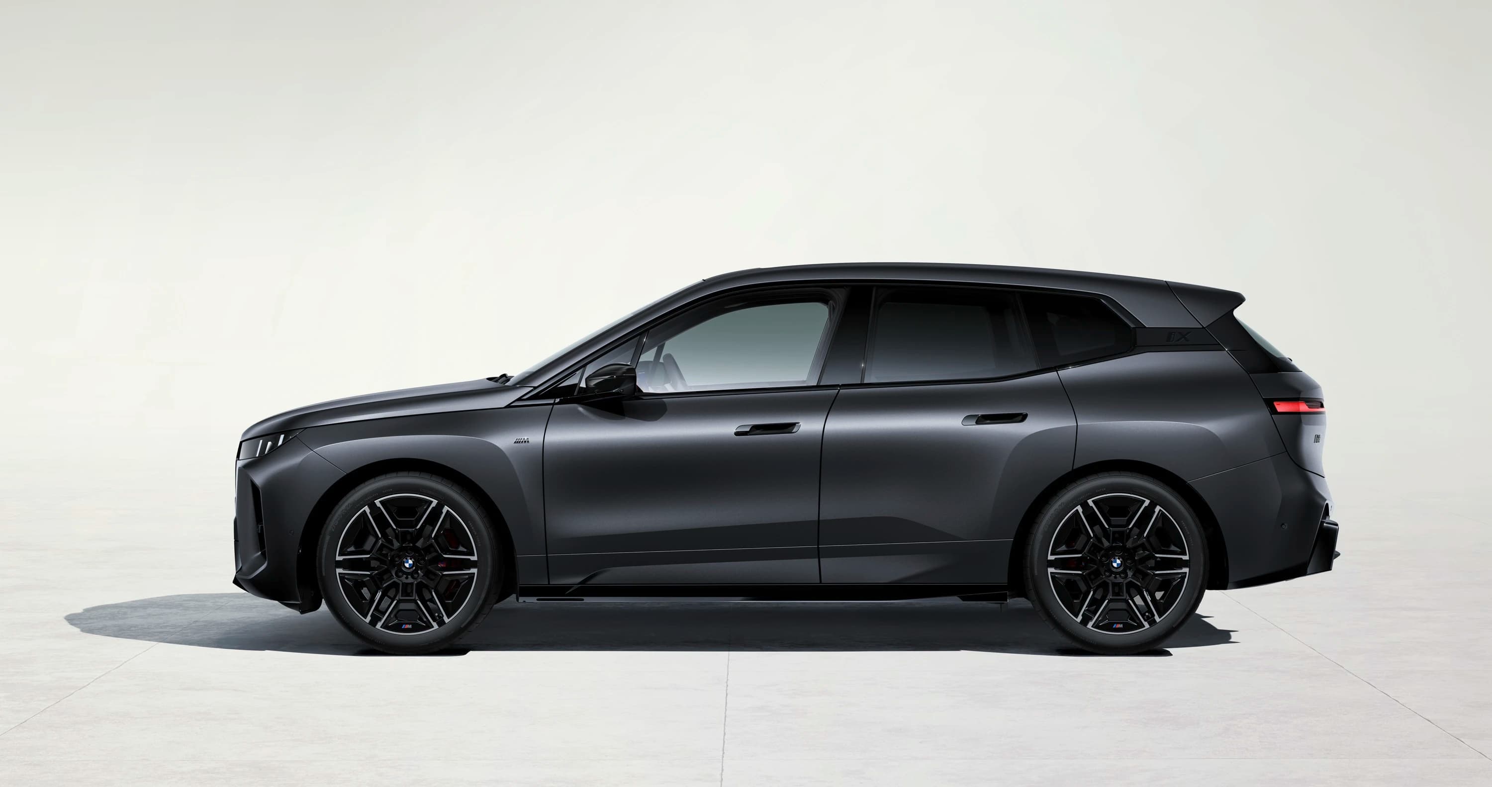 BMW iX M70 xDrive photo