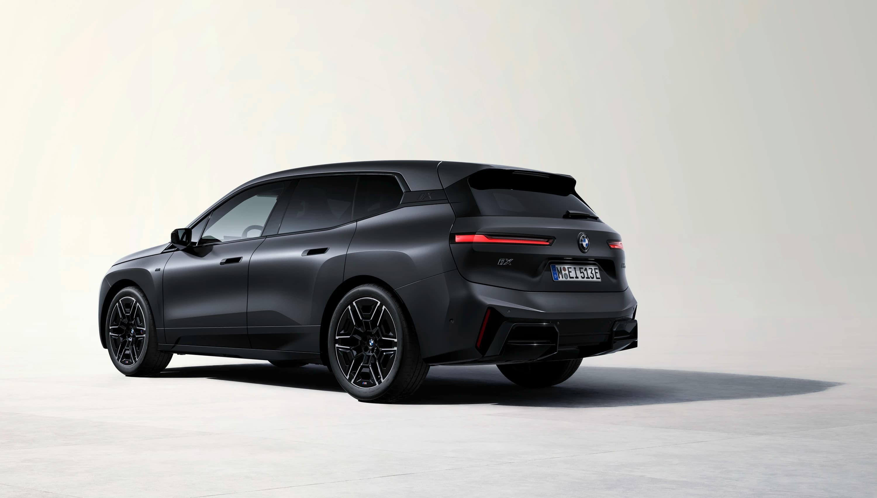 BMW iX M70 xDrive photo