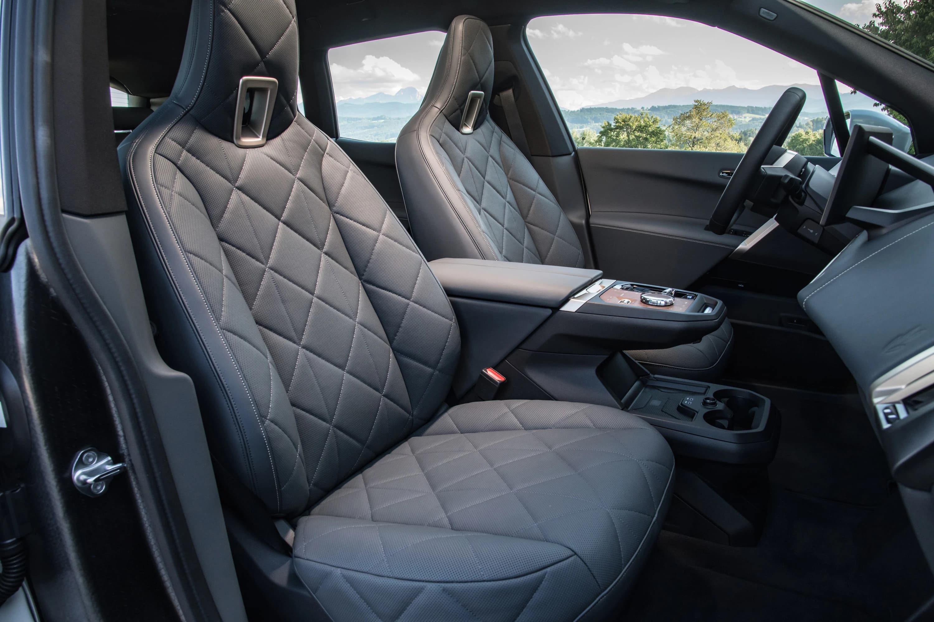 BMW iX xDrive50 photo