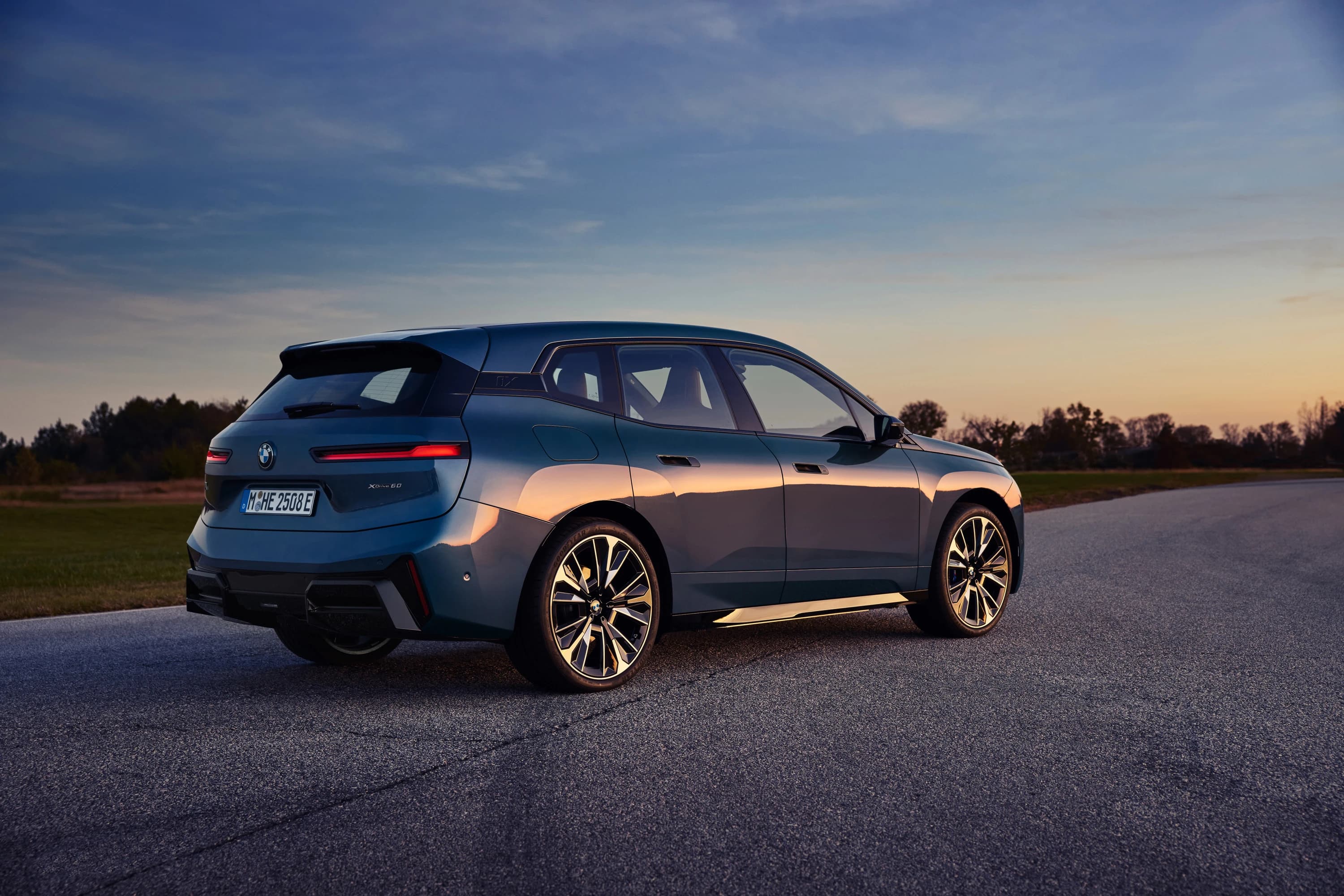 BMW iX xDrive60 photo