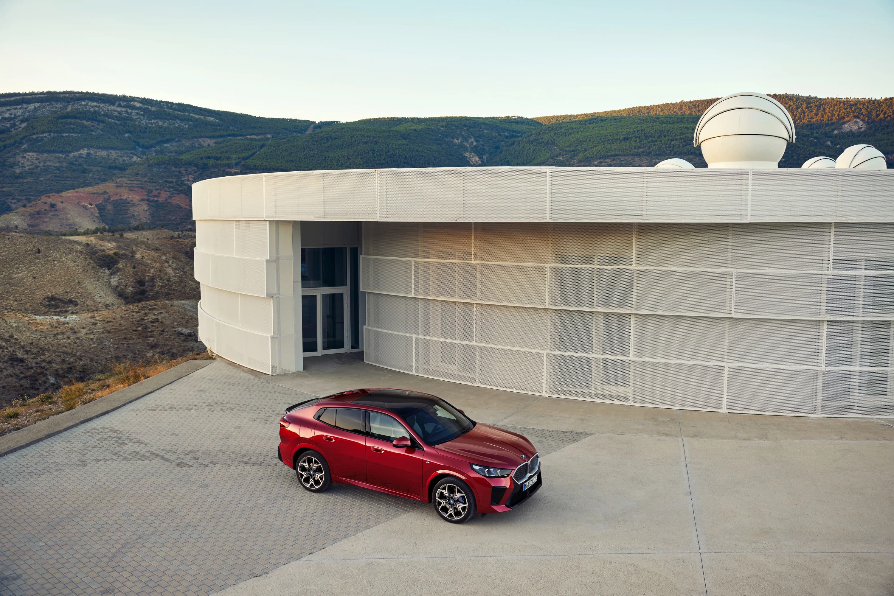BMW iX2 eDrive20 photo