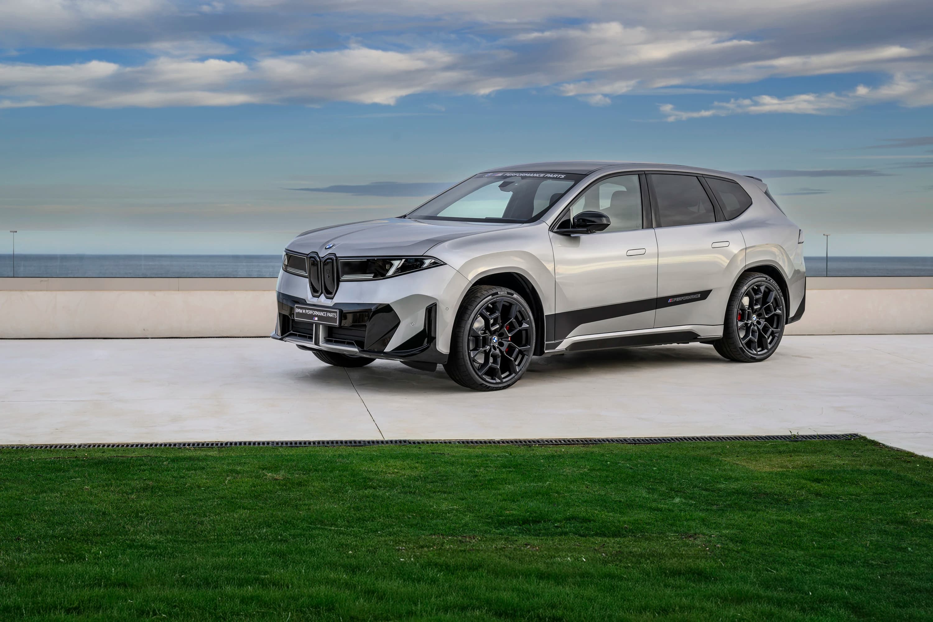 BMW iX3 40 photo