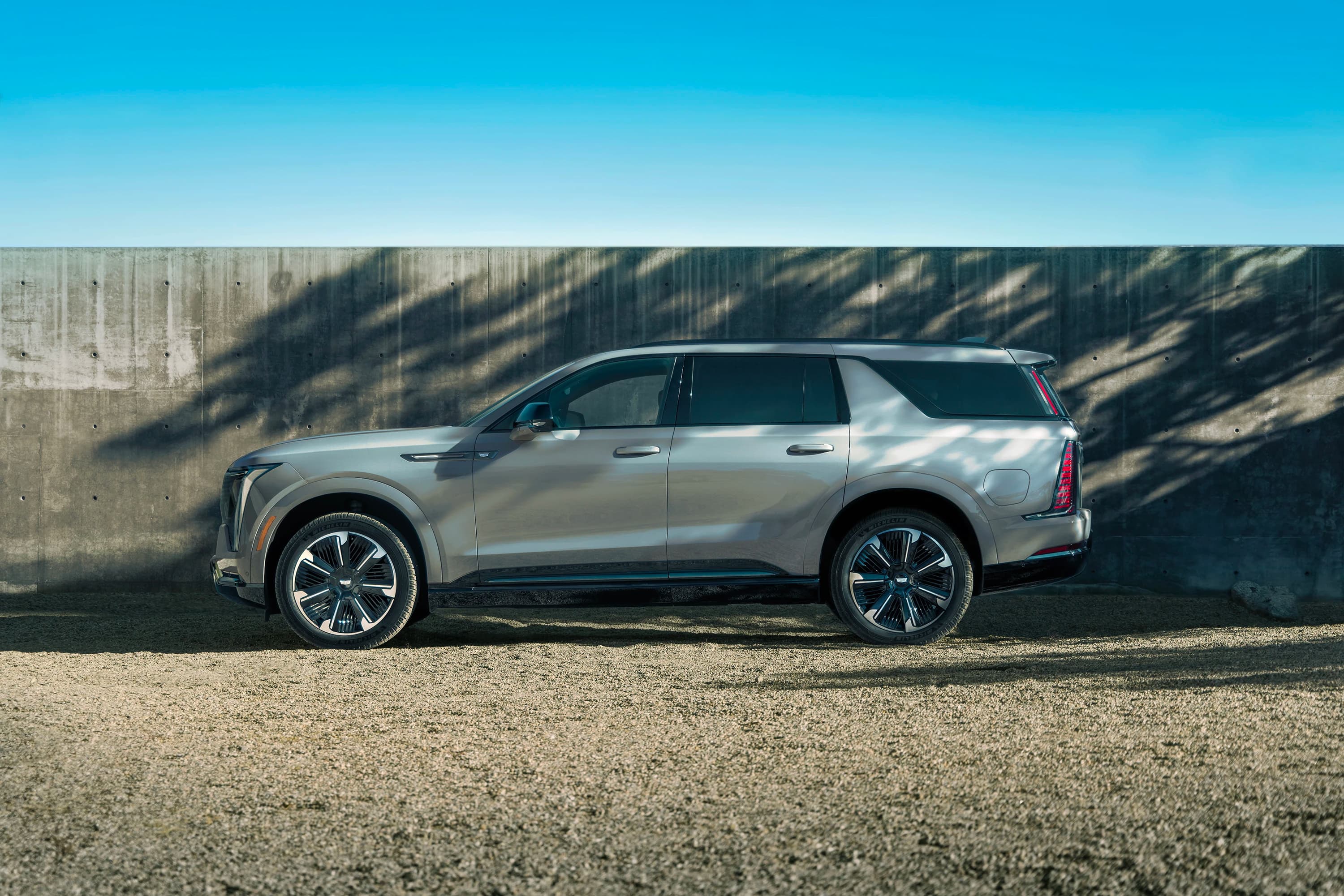 Cadillac ESCALADE IQL photo