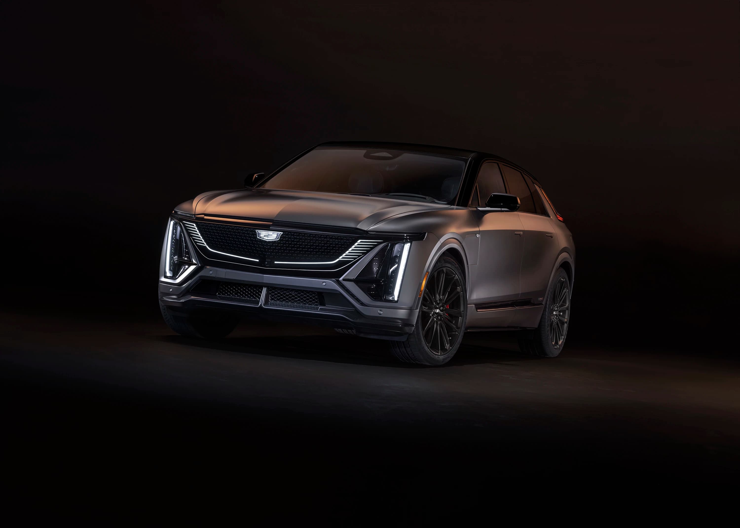 Cadillac LYRIQ-V photo
