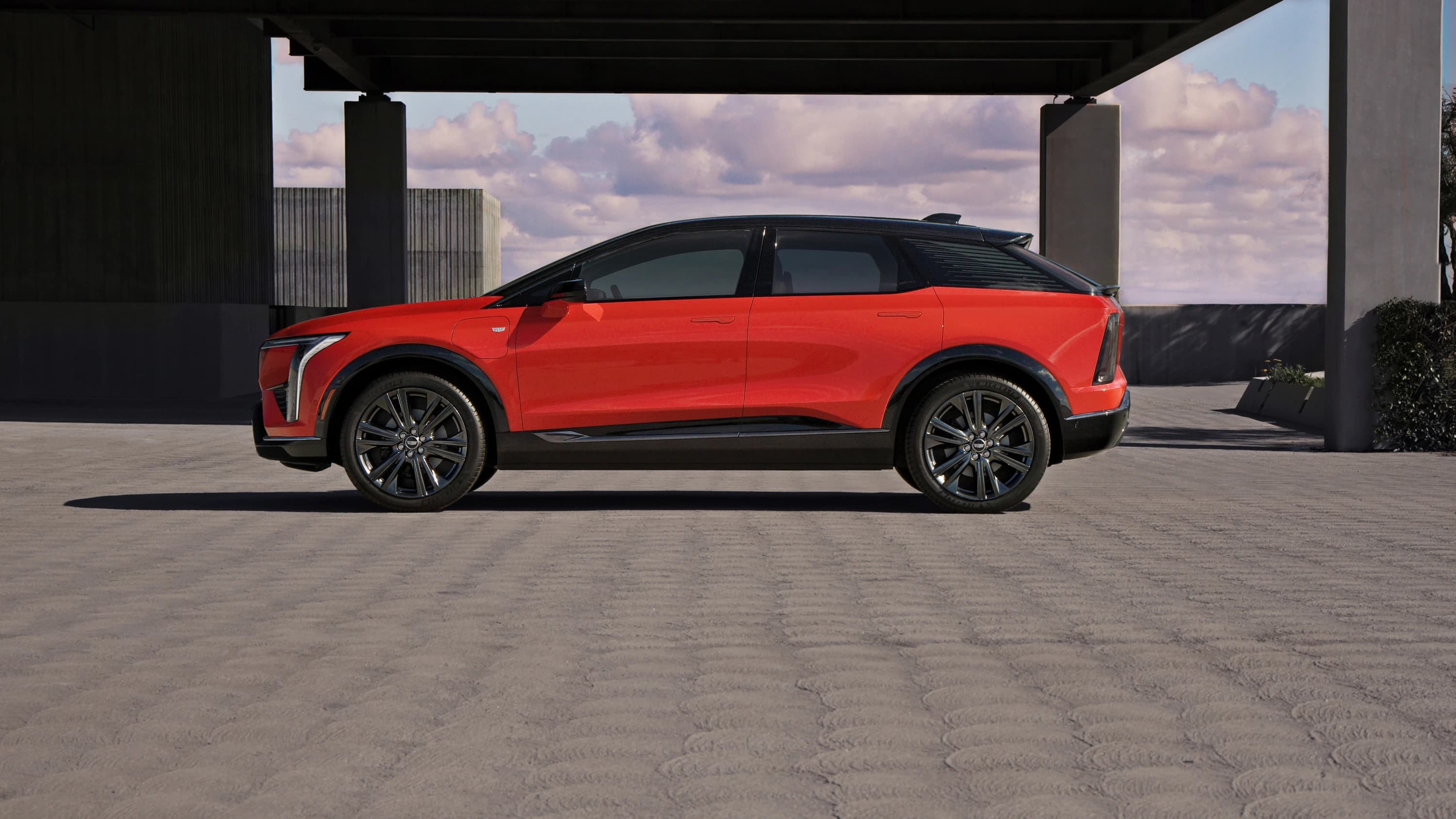 Cadillac OPTIQ RWD photo