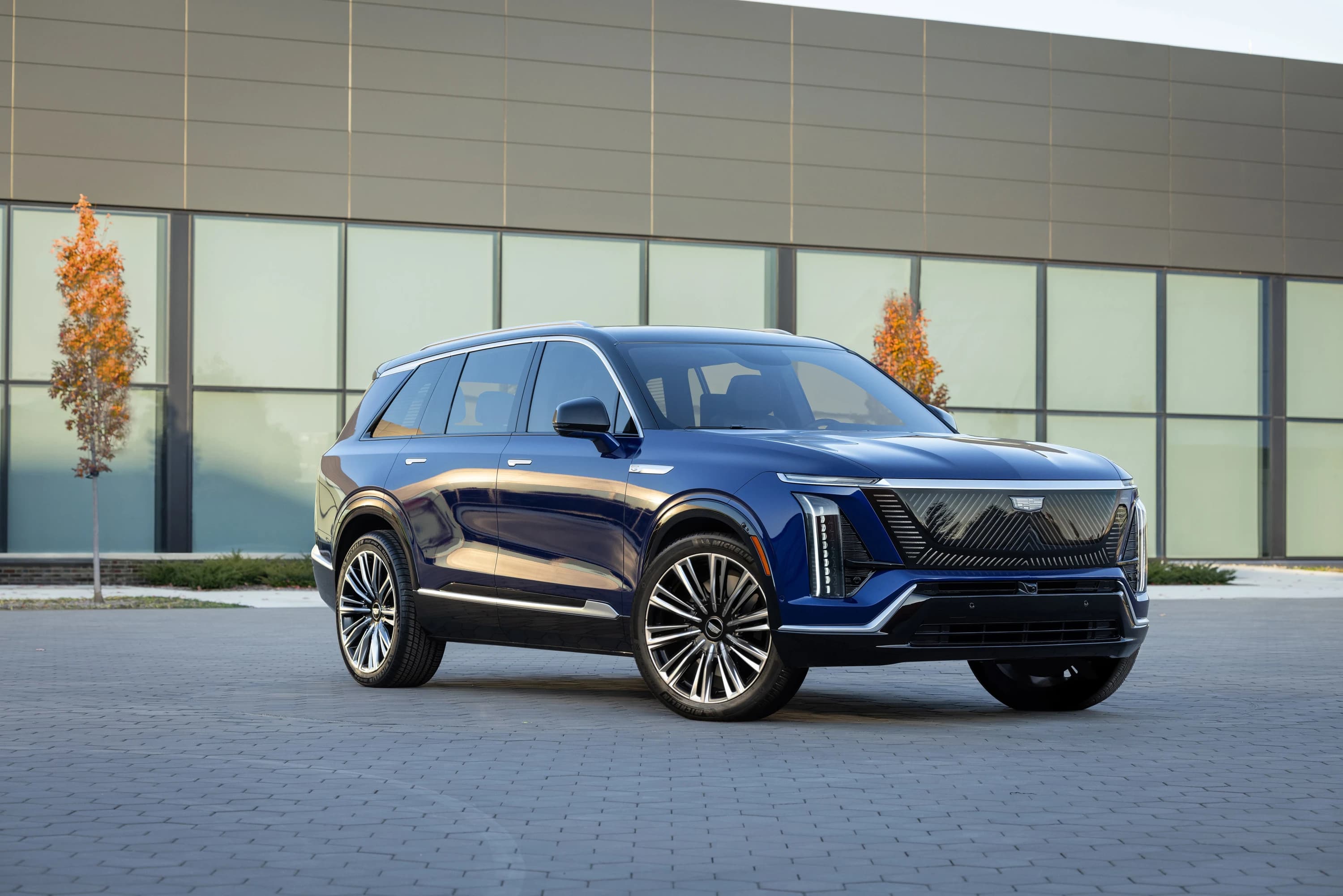 Cadillac VISTIQ AWD photo