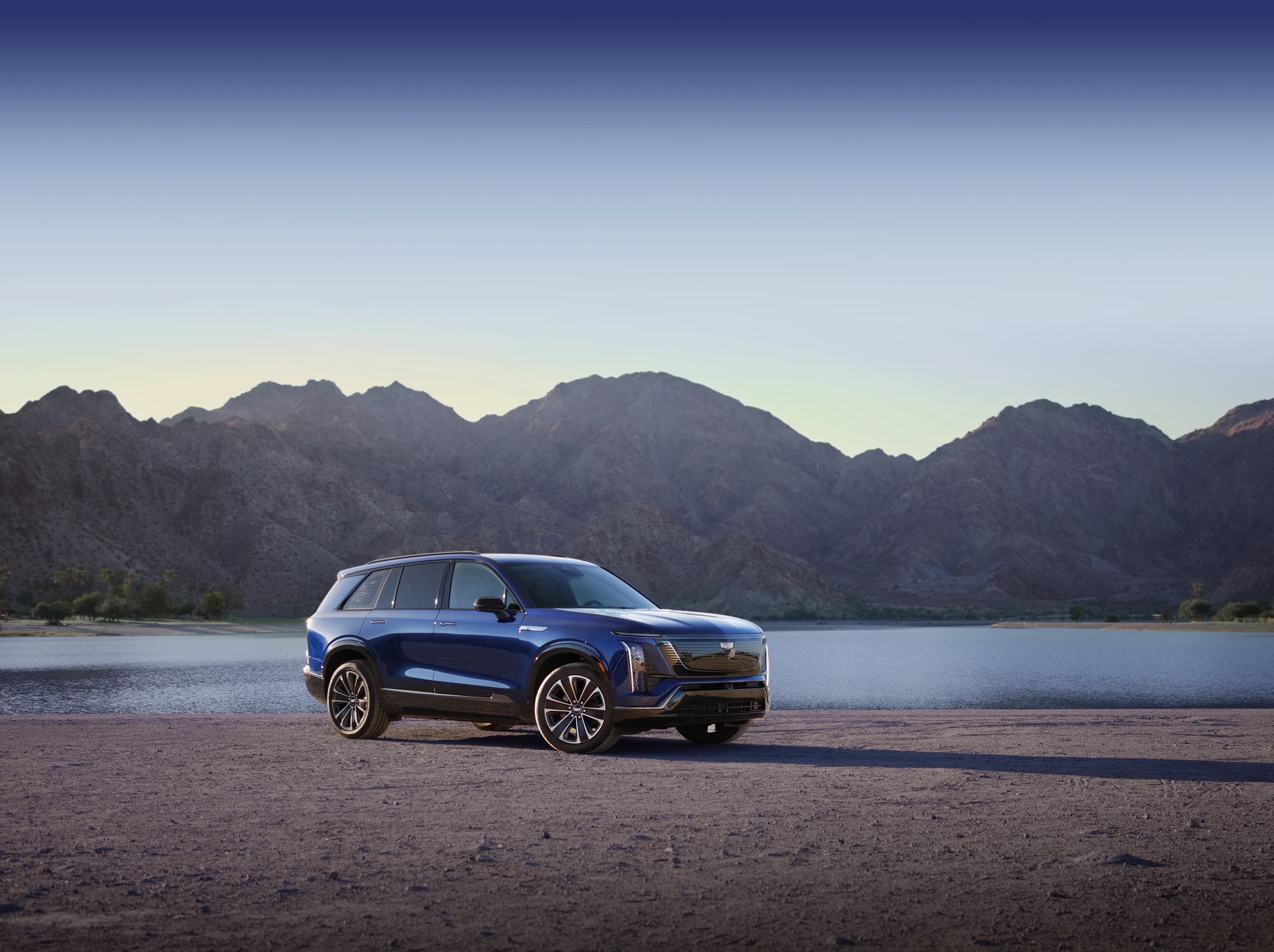 Cadillac VISTIQ AWD photo