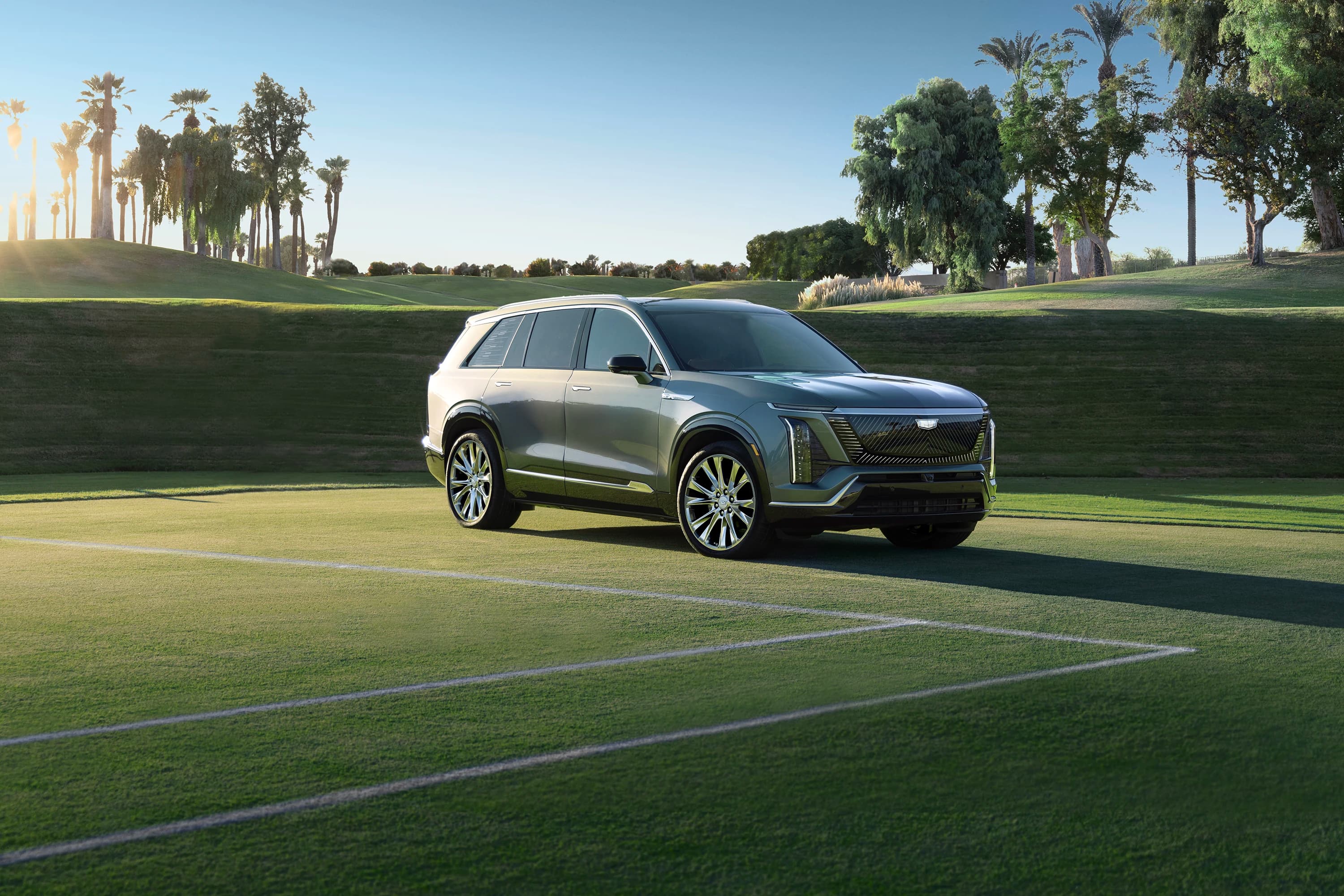 Cadillac VISTIQ AWD photo
