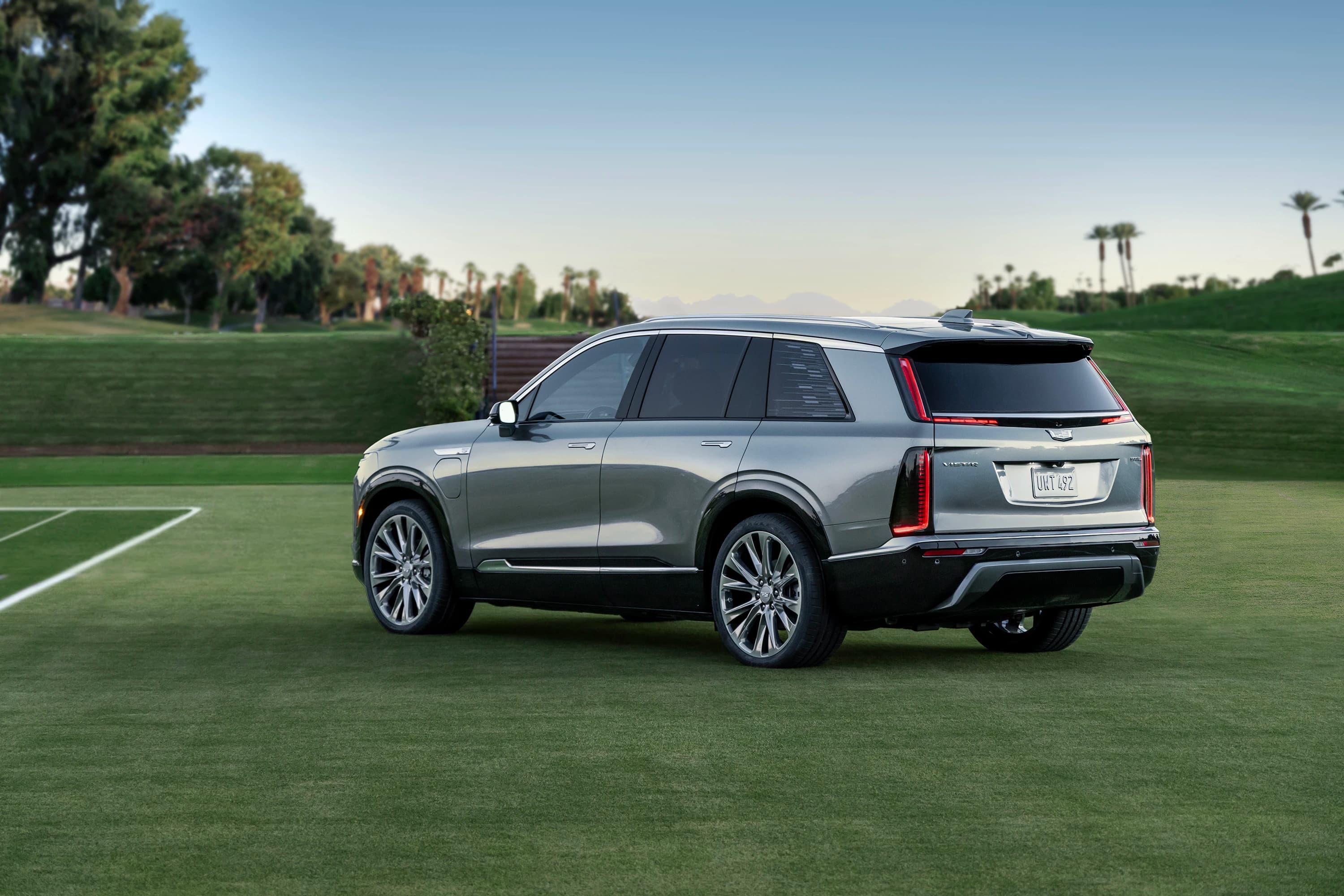 Cadillac VISTIQ AWD photo