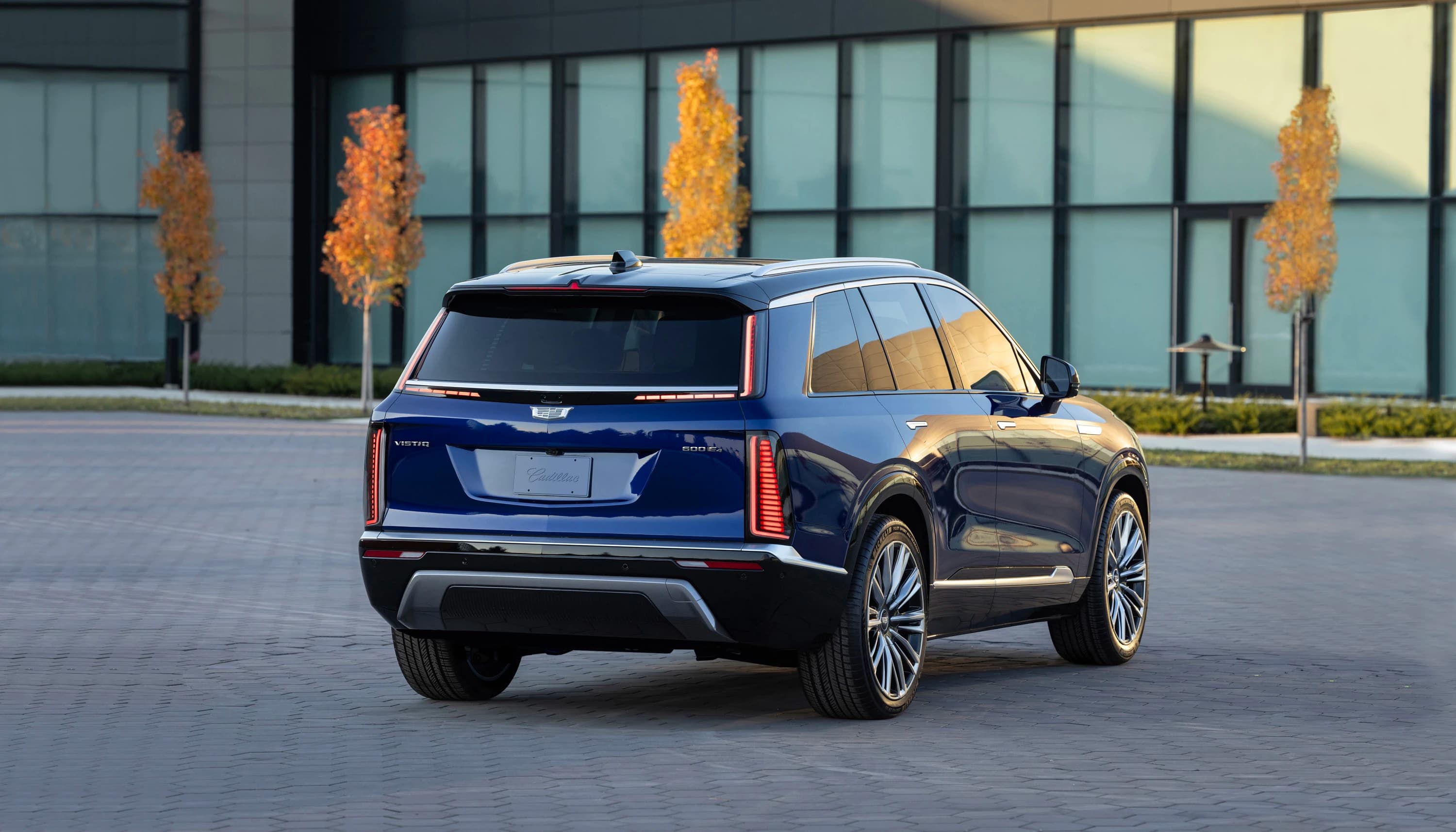 Cadillac VISTIQ AWD photo