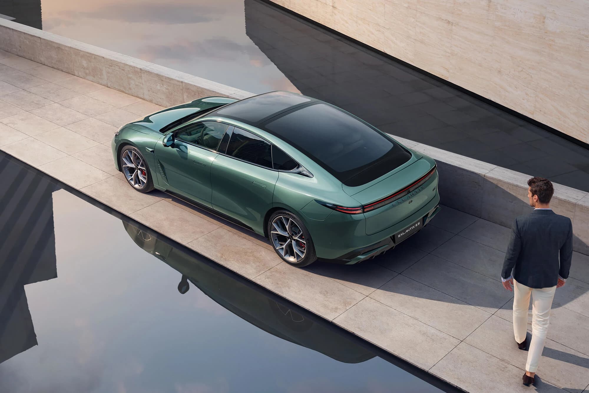 Exlantix ES 100kWh AWD photo