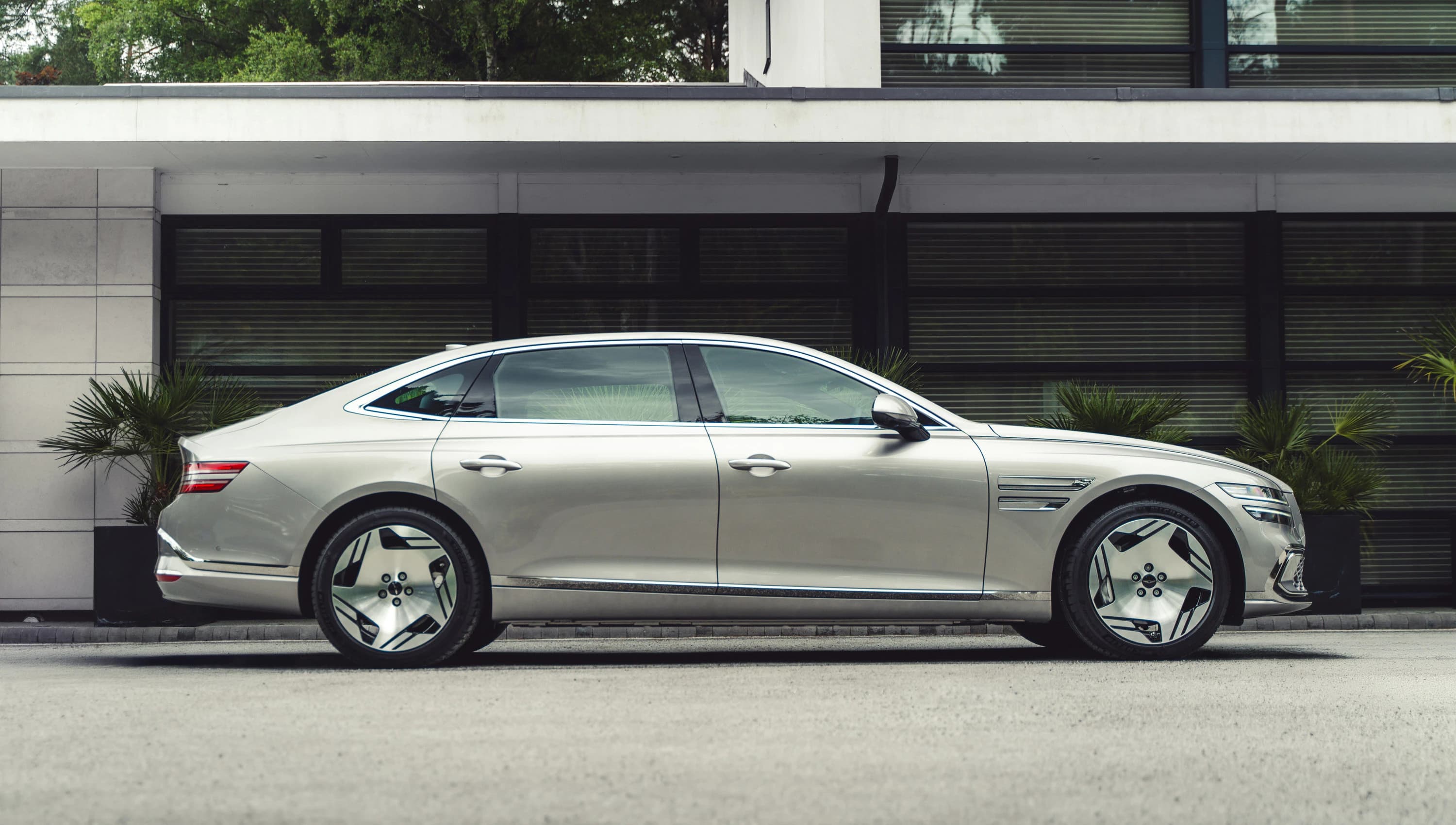 Genesis G80 Electrified AWD photo