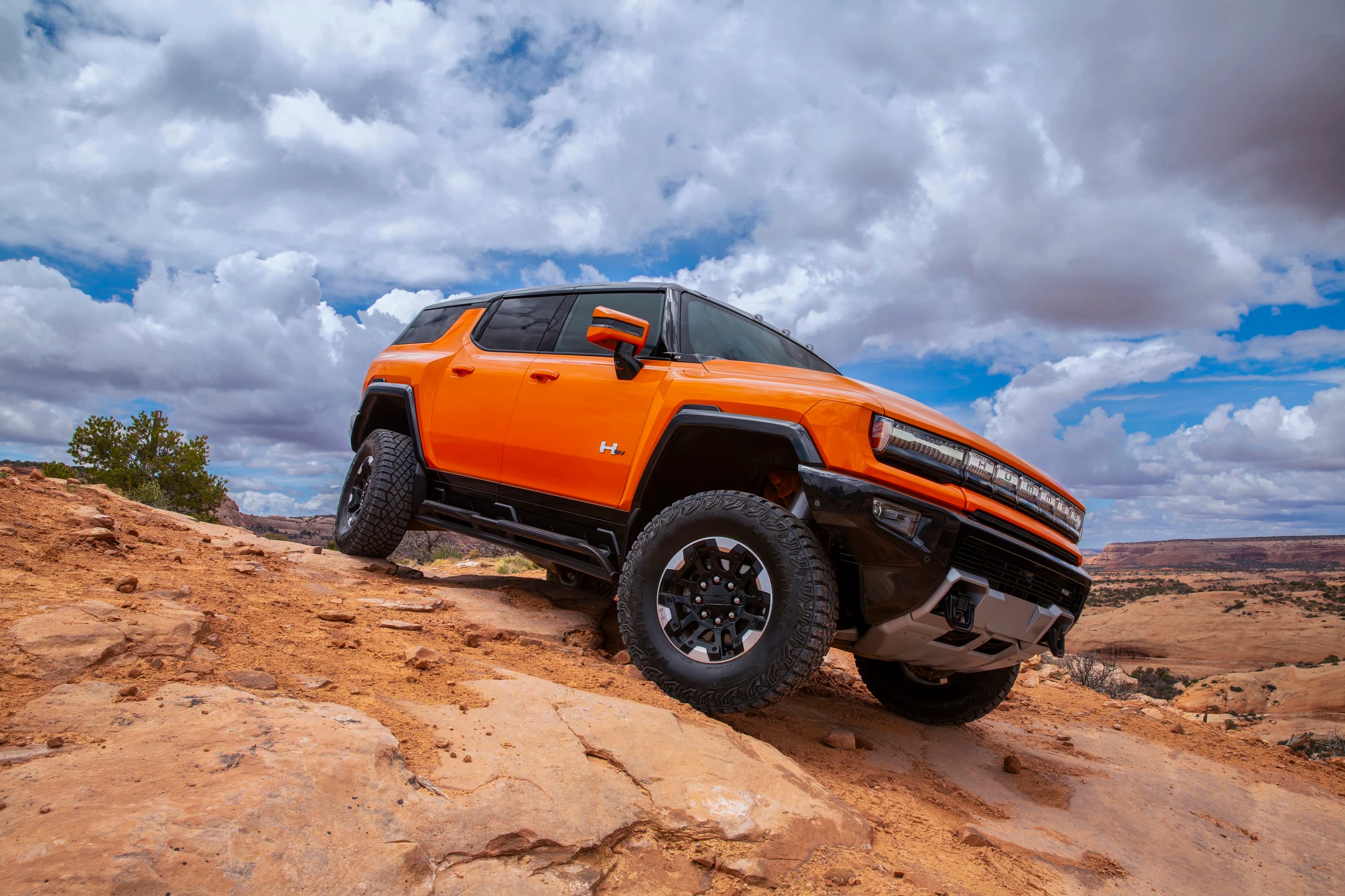 GMC Hummer EV SUV 2x photo