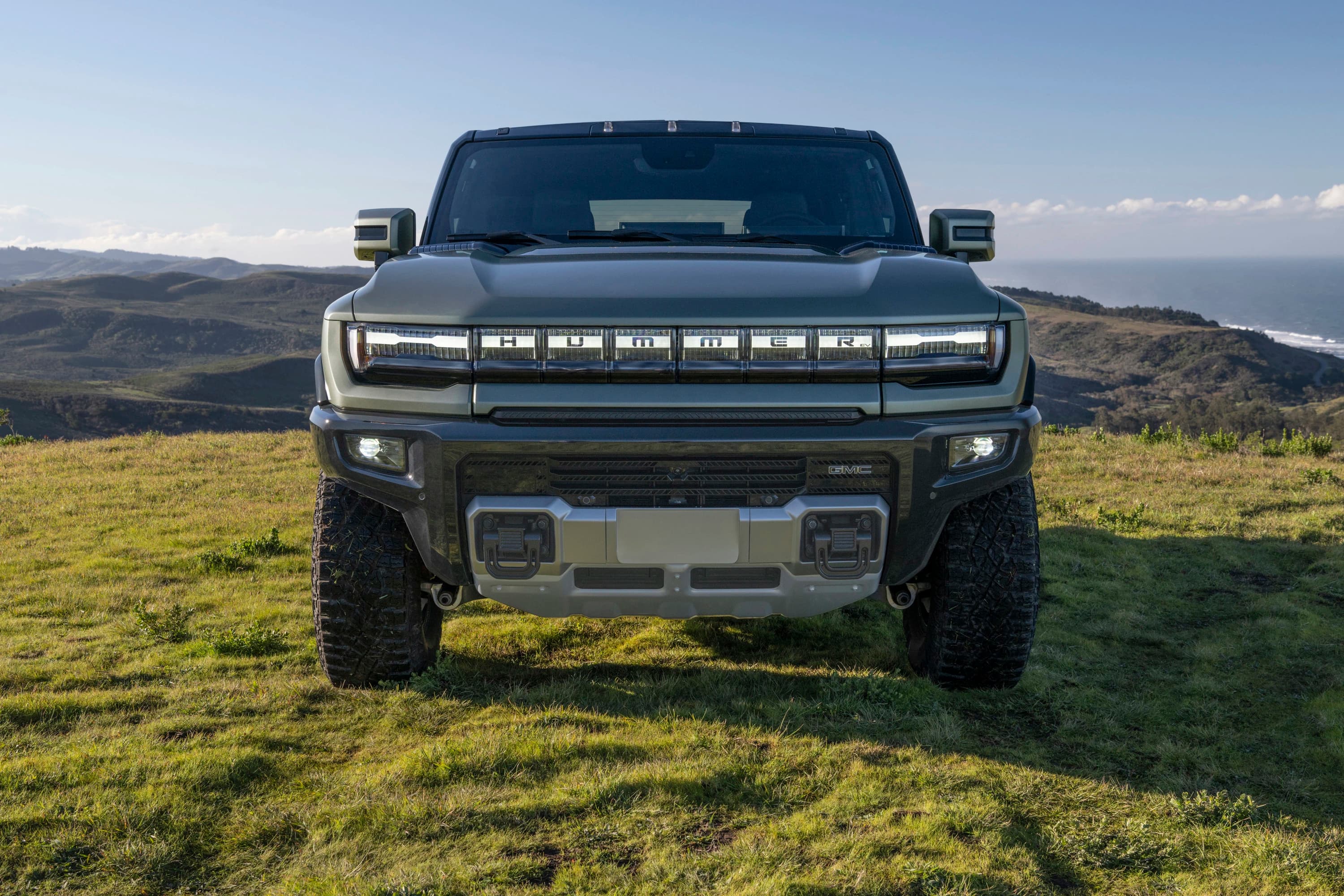 GMC Hummer EV SUV 3x photo