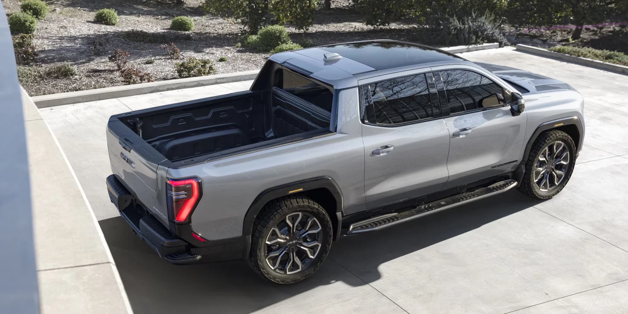GMC Sierra EV Denali Edition 1 photo