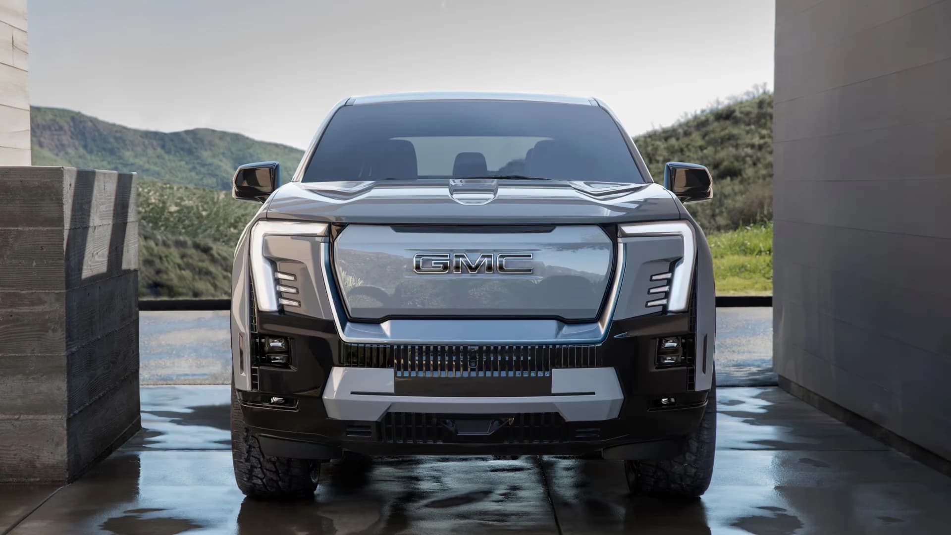 GMC Sierra EV Denali Edition 1 photo