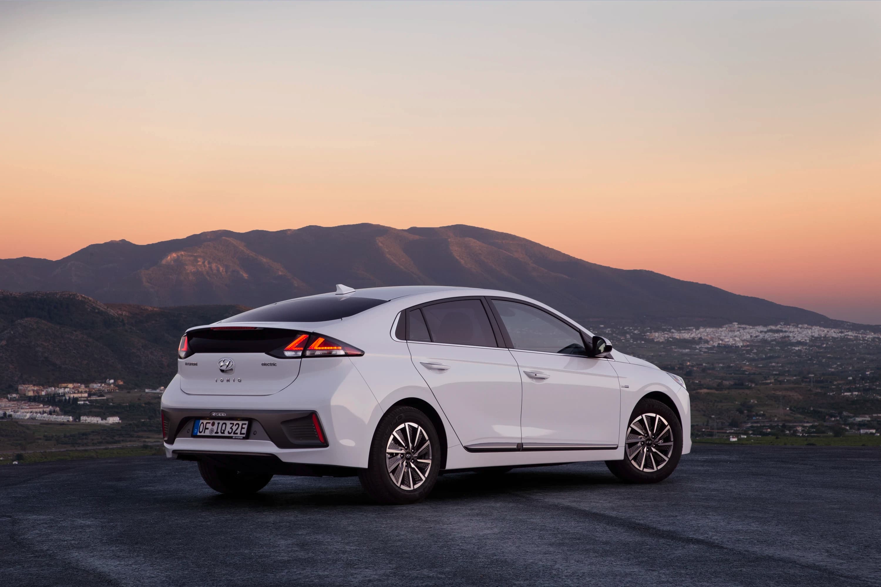 Hyundai IONIQ Electric 28 kWh photo