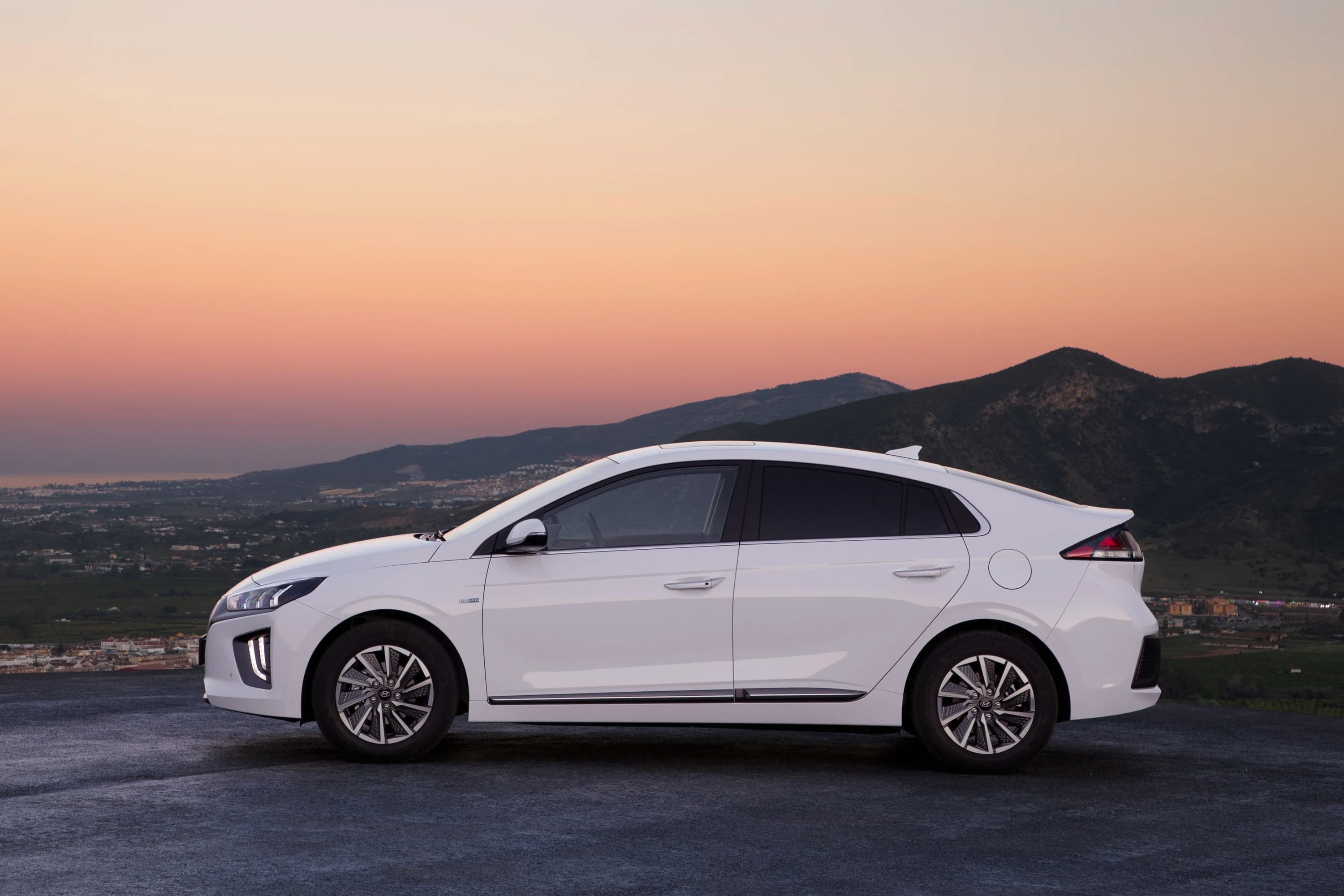 Hyundai IONIQ Electric 28 kWh photo