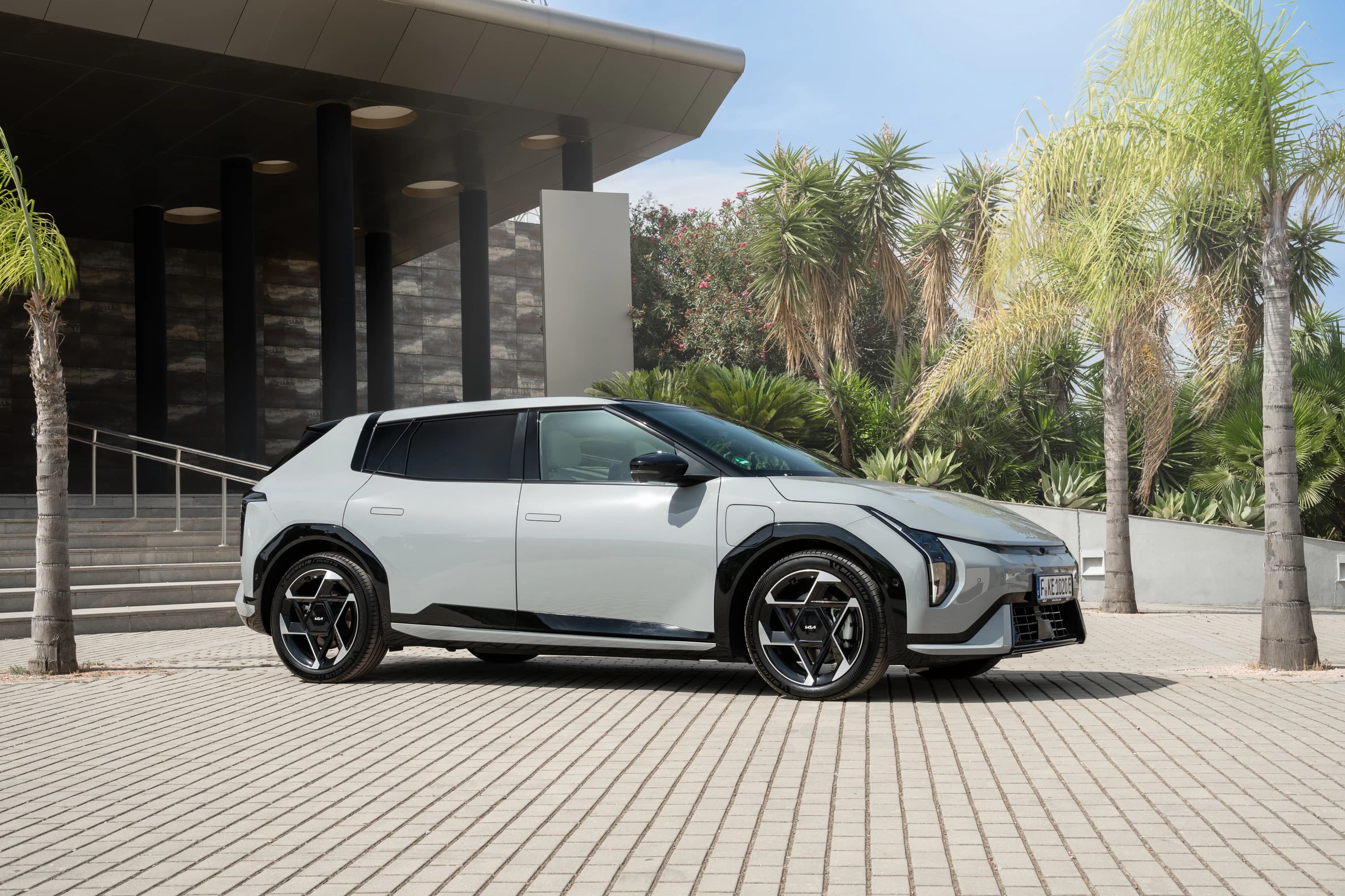 Kia EV4 Hatchback GT photo