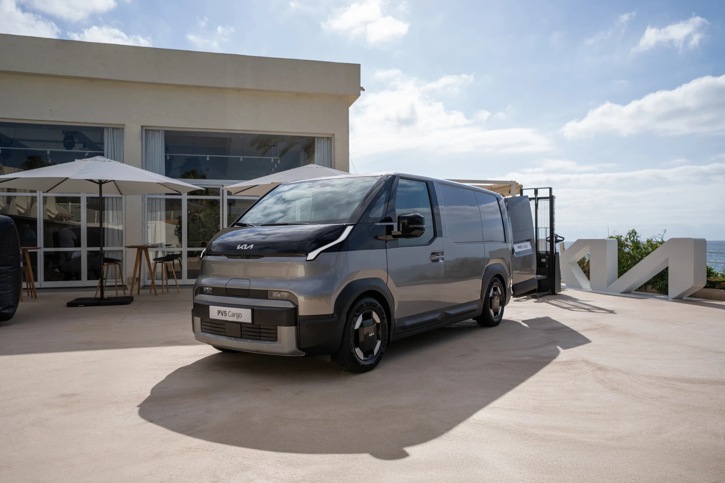 Kia PV5 Cargo Standard Range photo