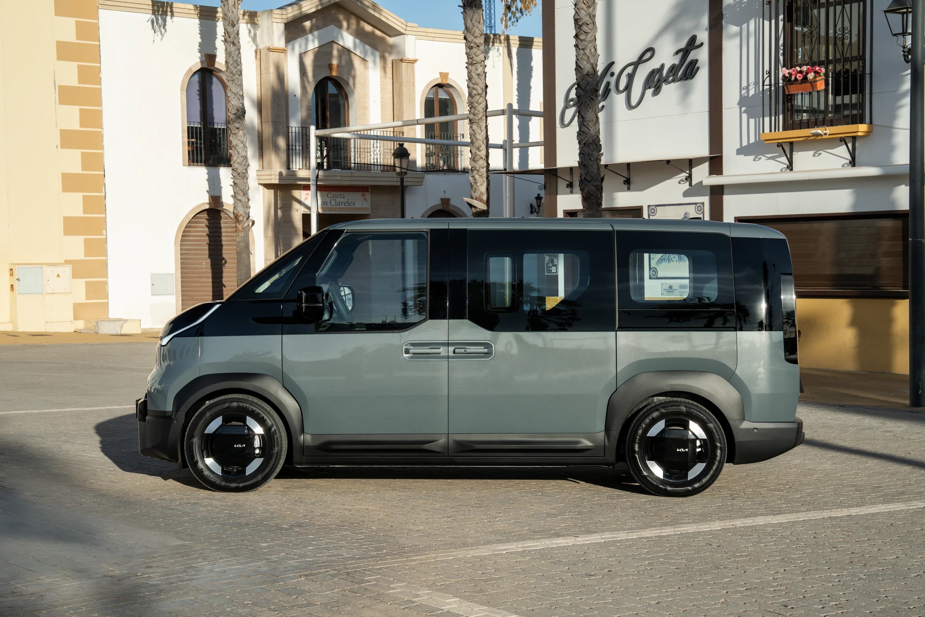 Kia PV5 Passenger Long Range photo