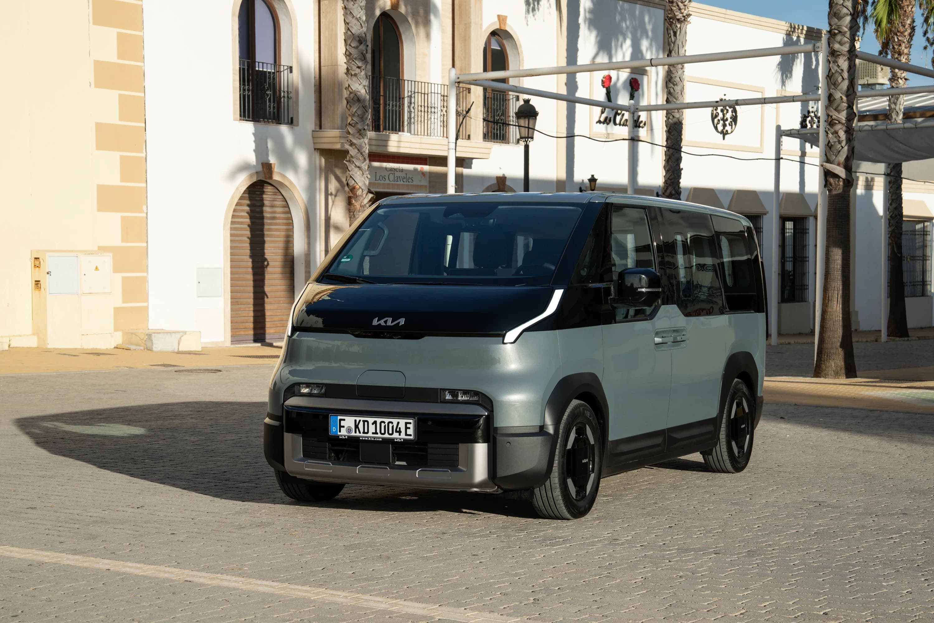 Kia PV5 Passenger Standard Range photo