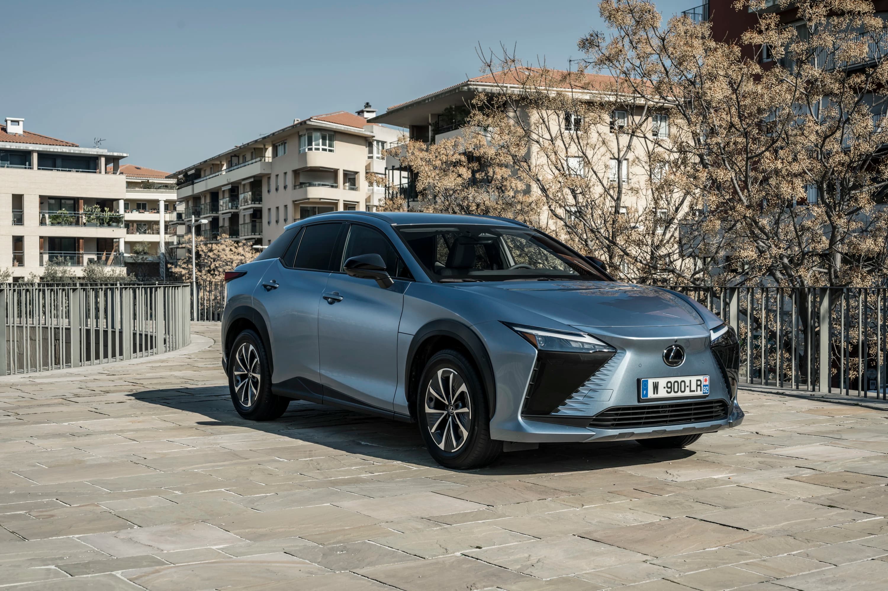 Lexus RZ 300e photo