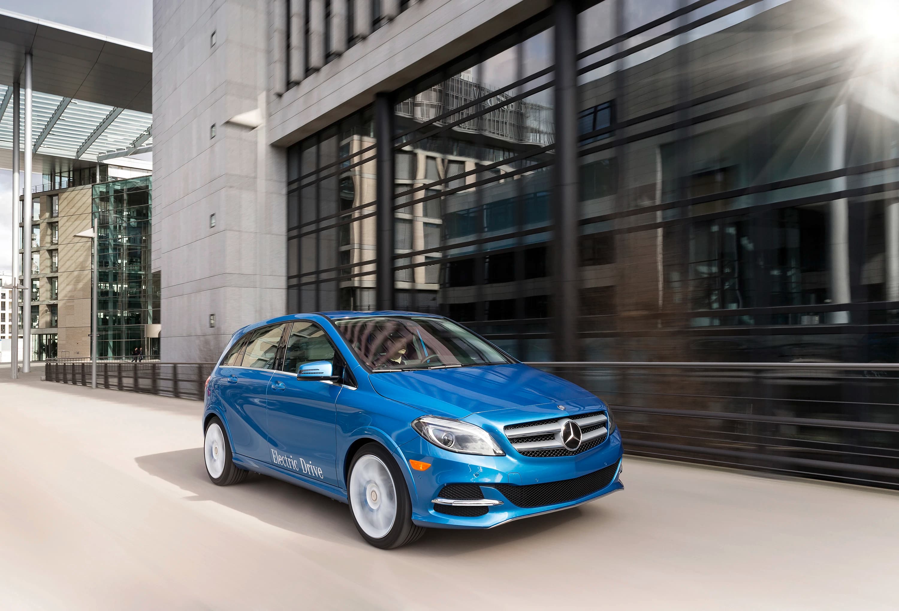 Mercedes B 250e photo