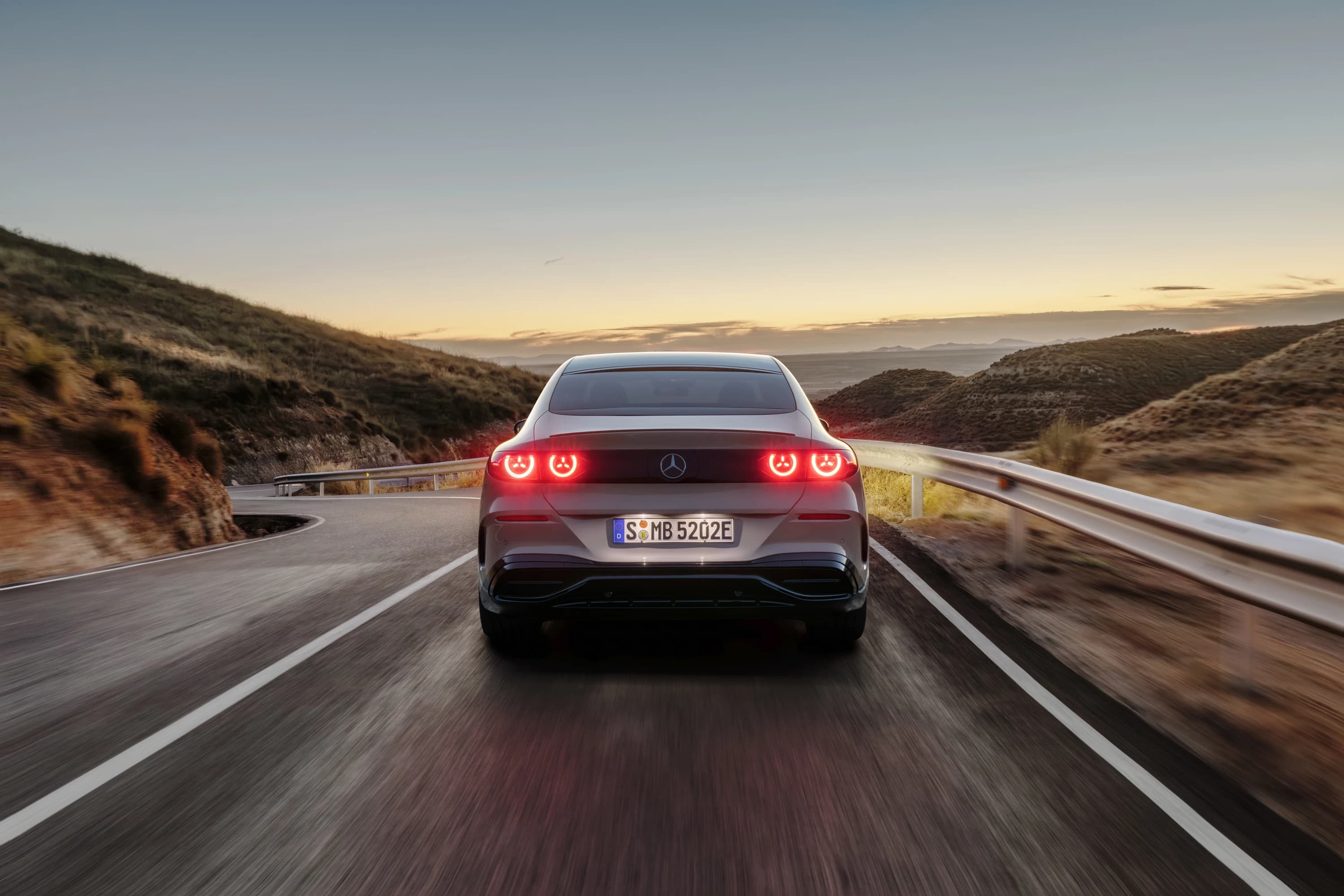 Mercedes C 400 4MATIC electric photo