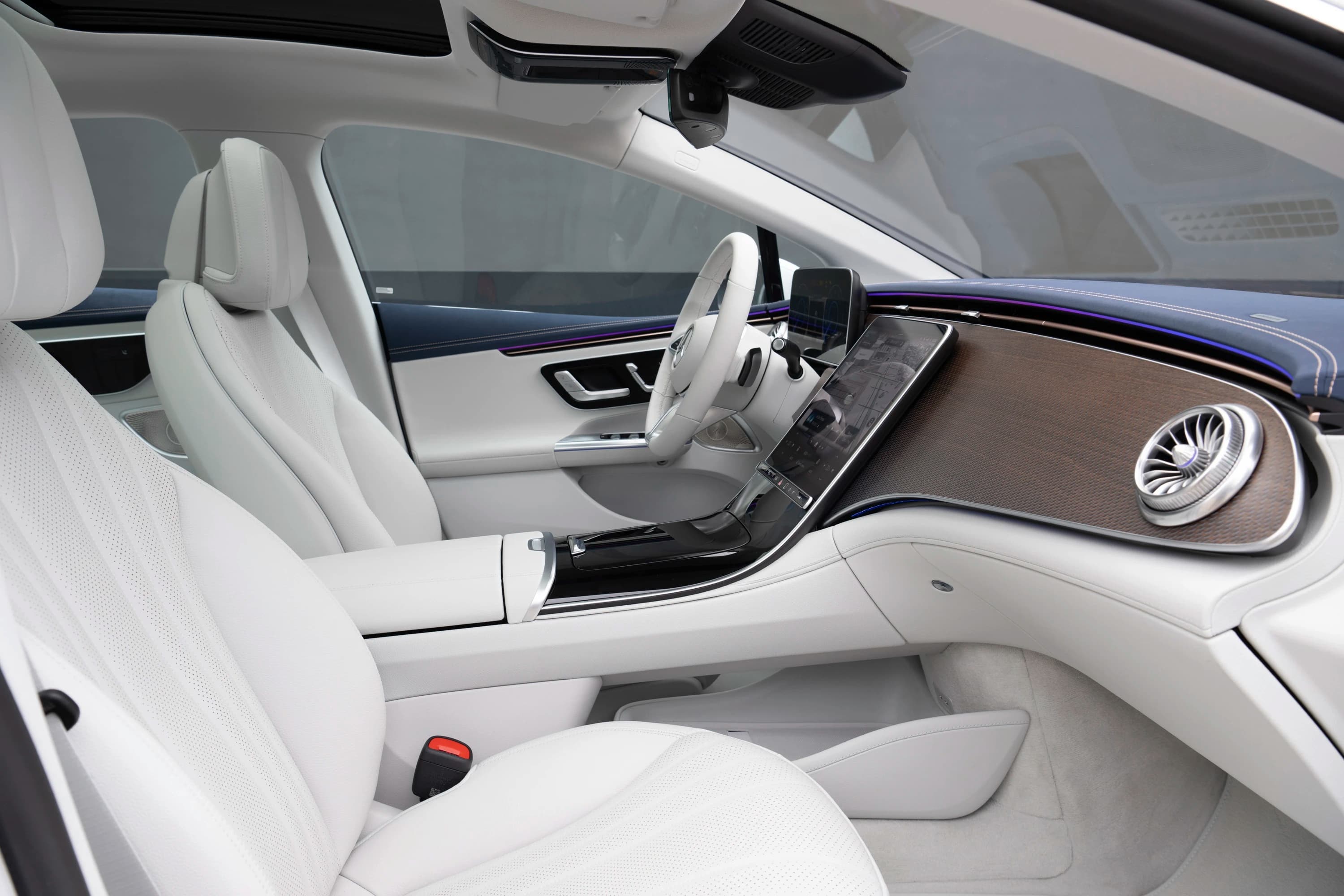 Mercedes-EQ EQE 350 4MATIC photo