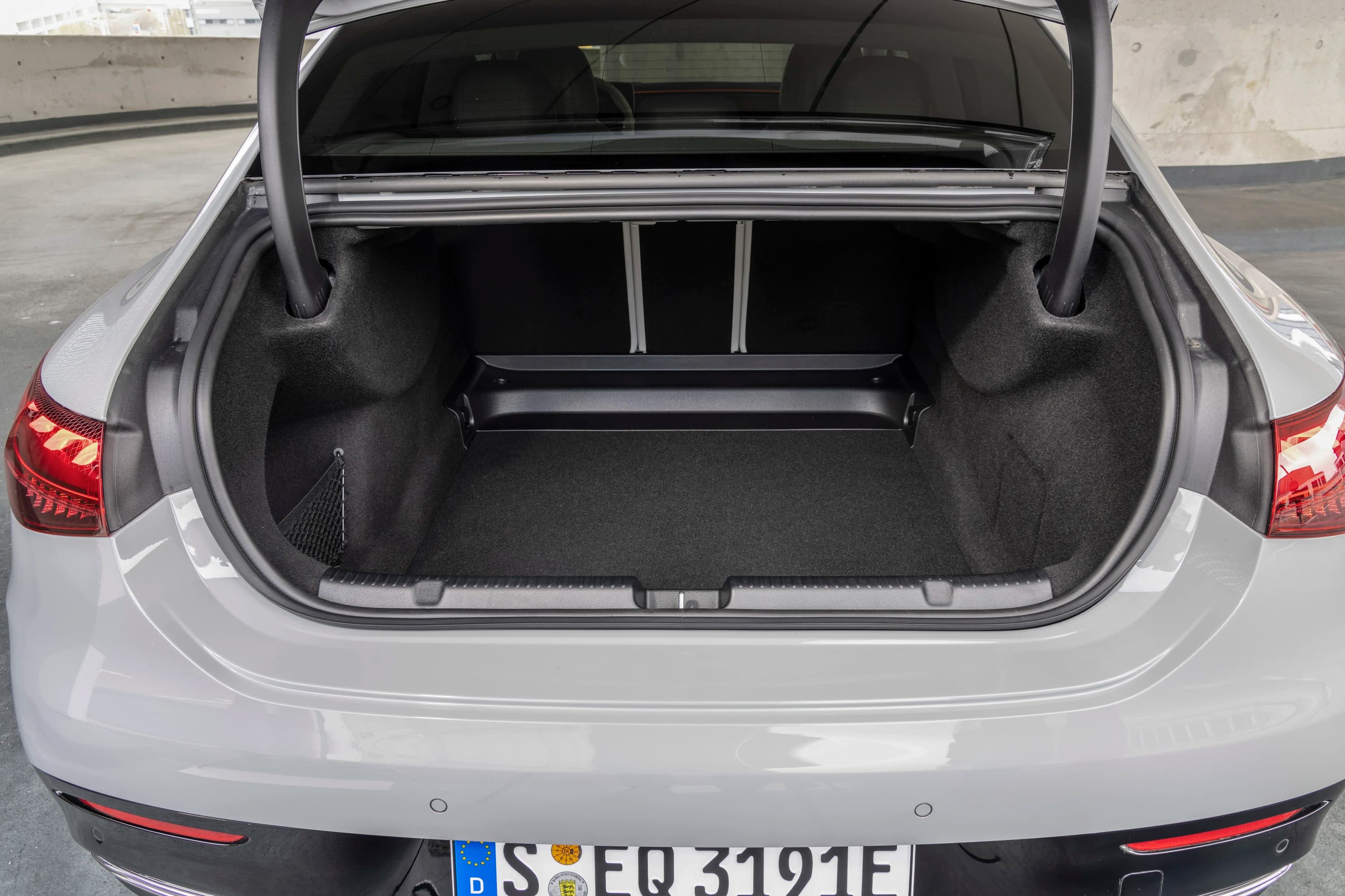 Mercedes-EQ EQE 350 4MATIC photo