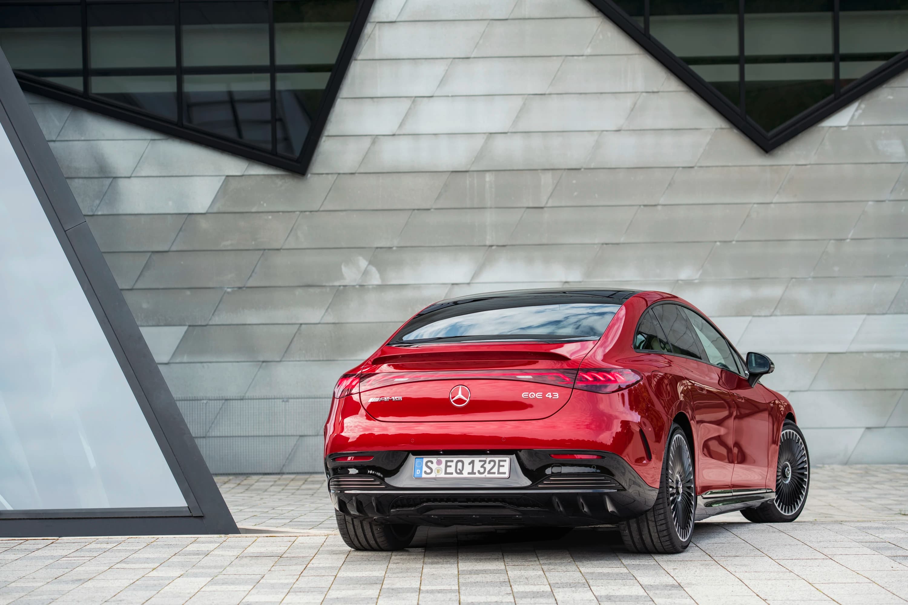 Mercedes-AMG EQE 43 4MATIC photo